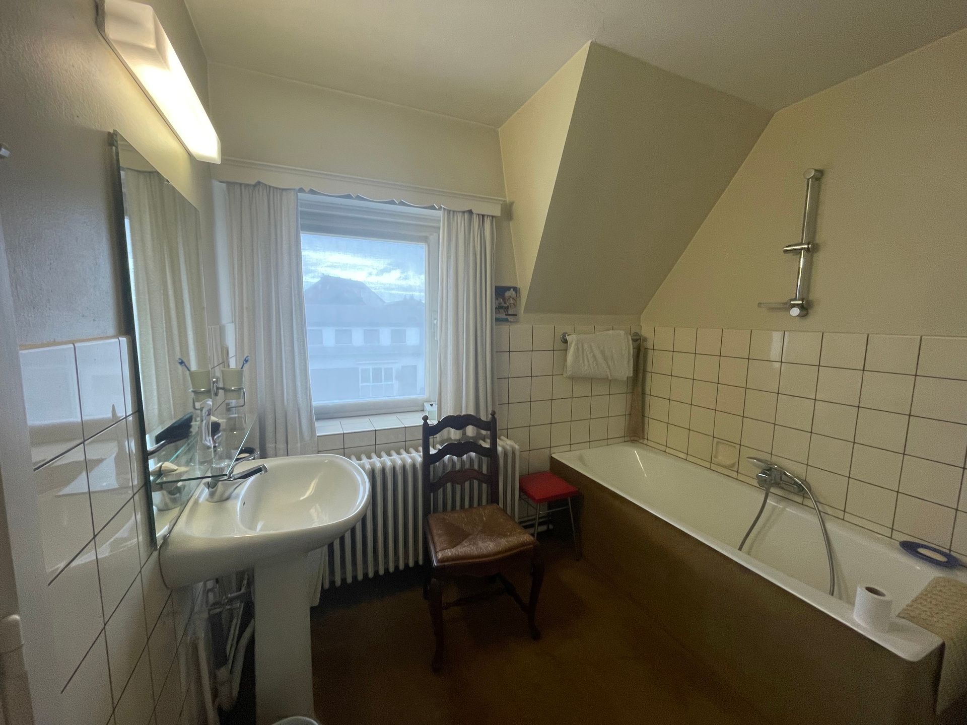 prachtige villa met veel potentieel op toplocatie foto 16