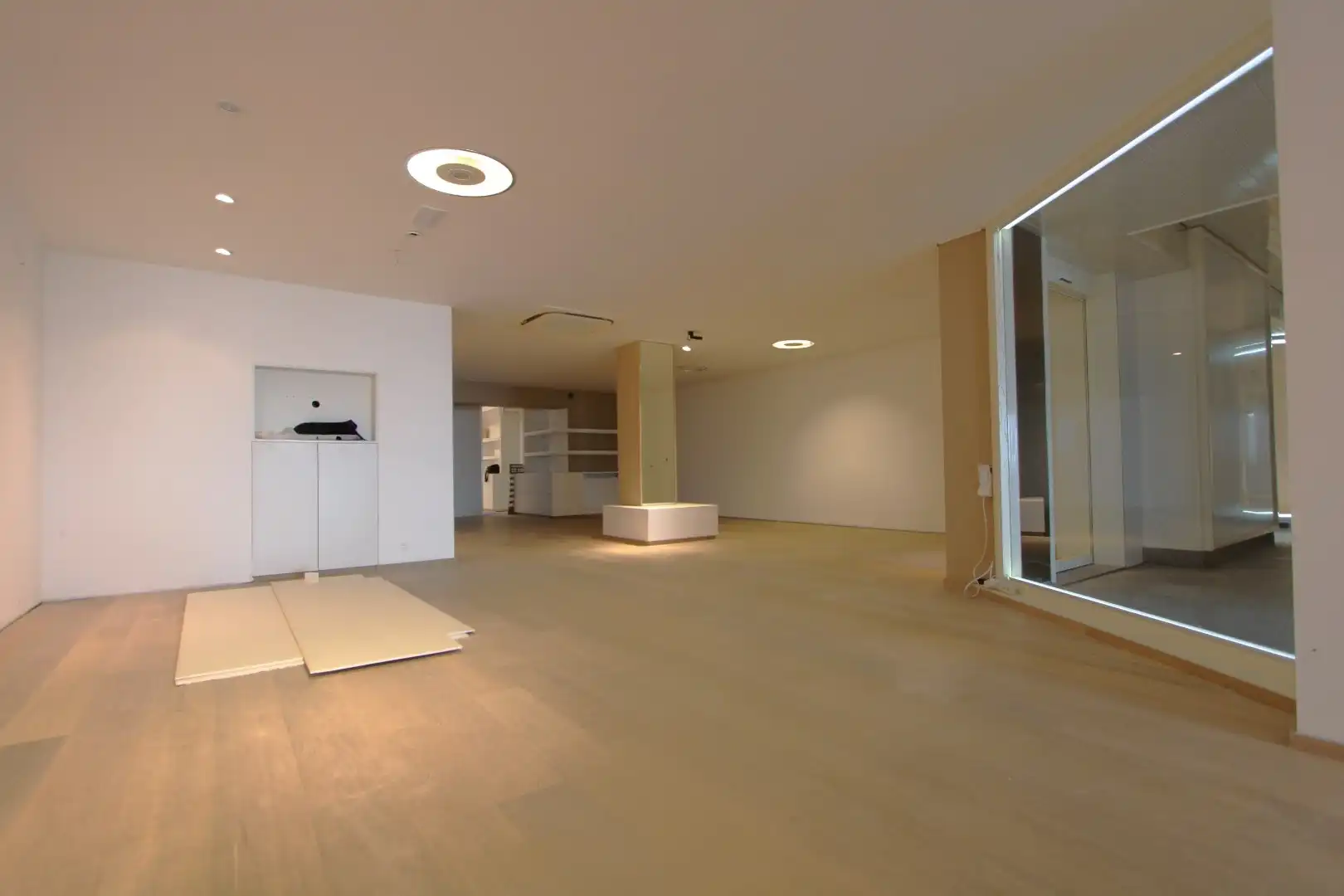 Verhuurd winkel te koop van 471 m² te Zeedijk  678-679 foto 3