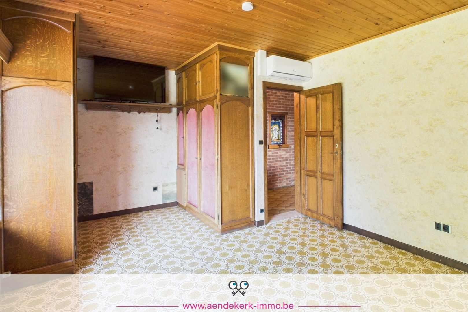 Ruime, te renoveren, woning met loods/stal in As foto 14