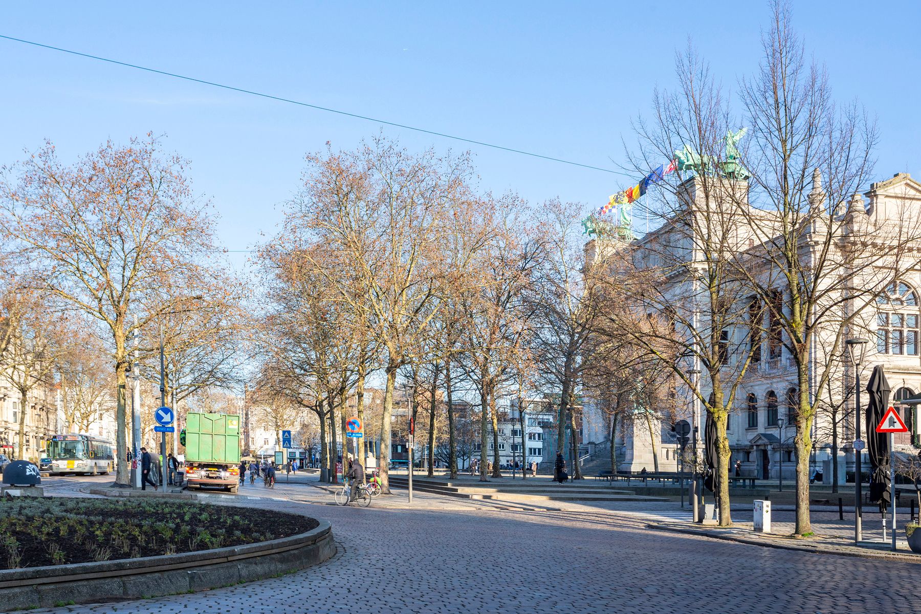 Bemeubeld 1slpk appartement met terras op het bruisende Zuid foto 9