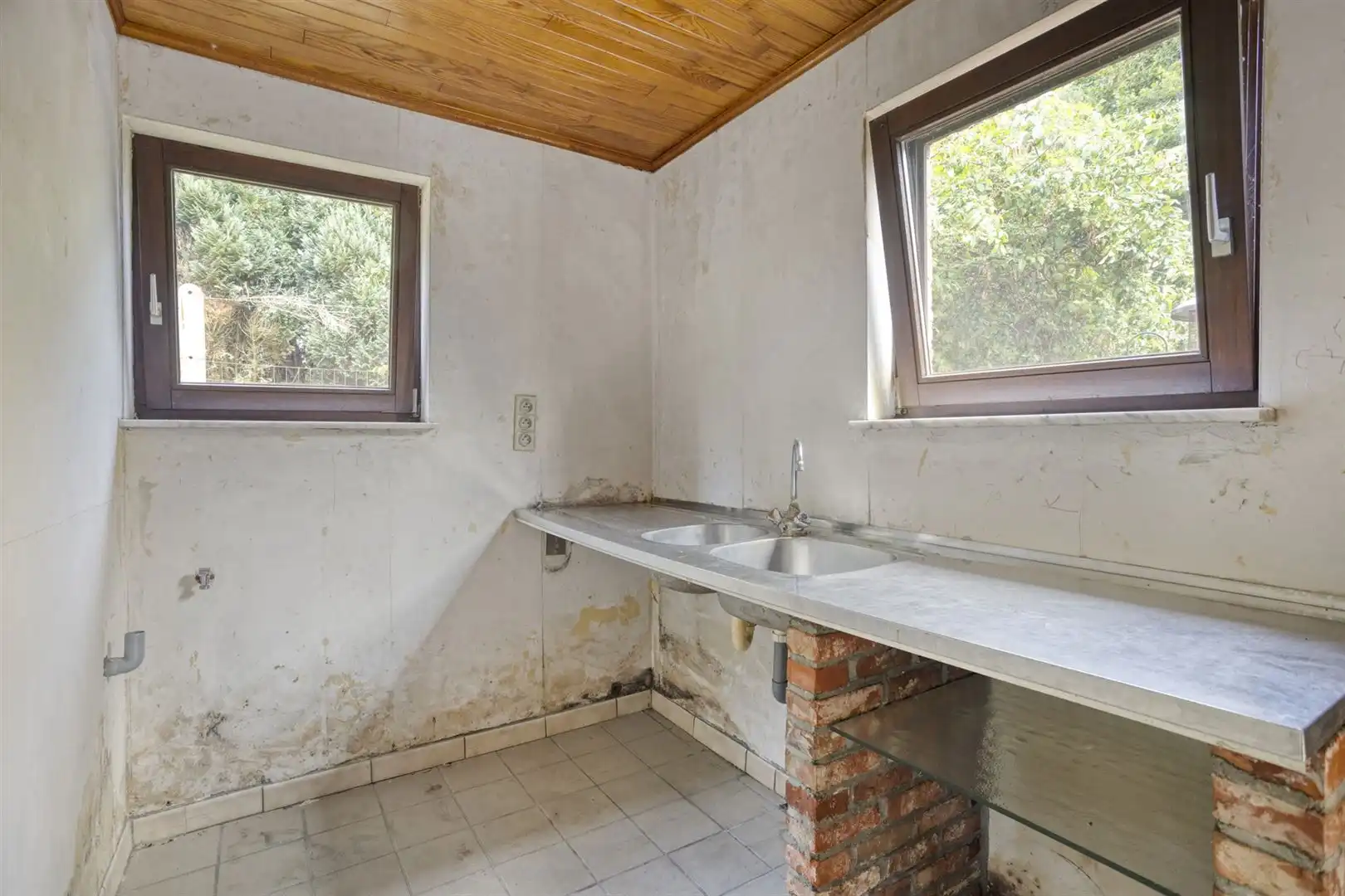 TE KOOP: Te renoveren woning op een perceel van 11a33ca! foto 10