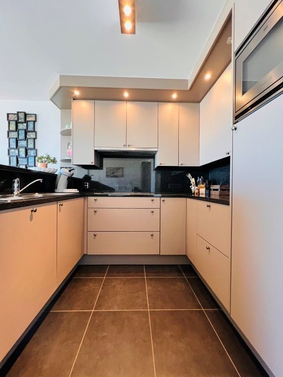 Luxueus appartement met 3 kamers en frontaal zeezicht foto 7