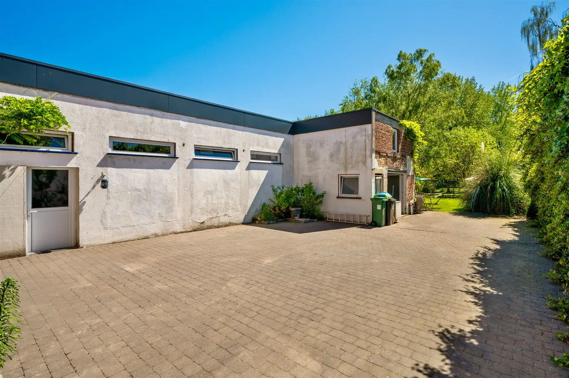 Ruime woning met multifunctioneel bijgebouw en grote tuin foto 28