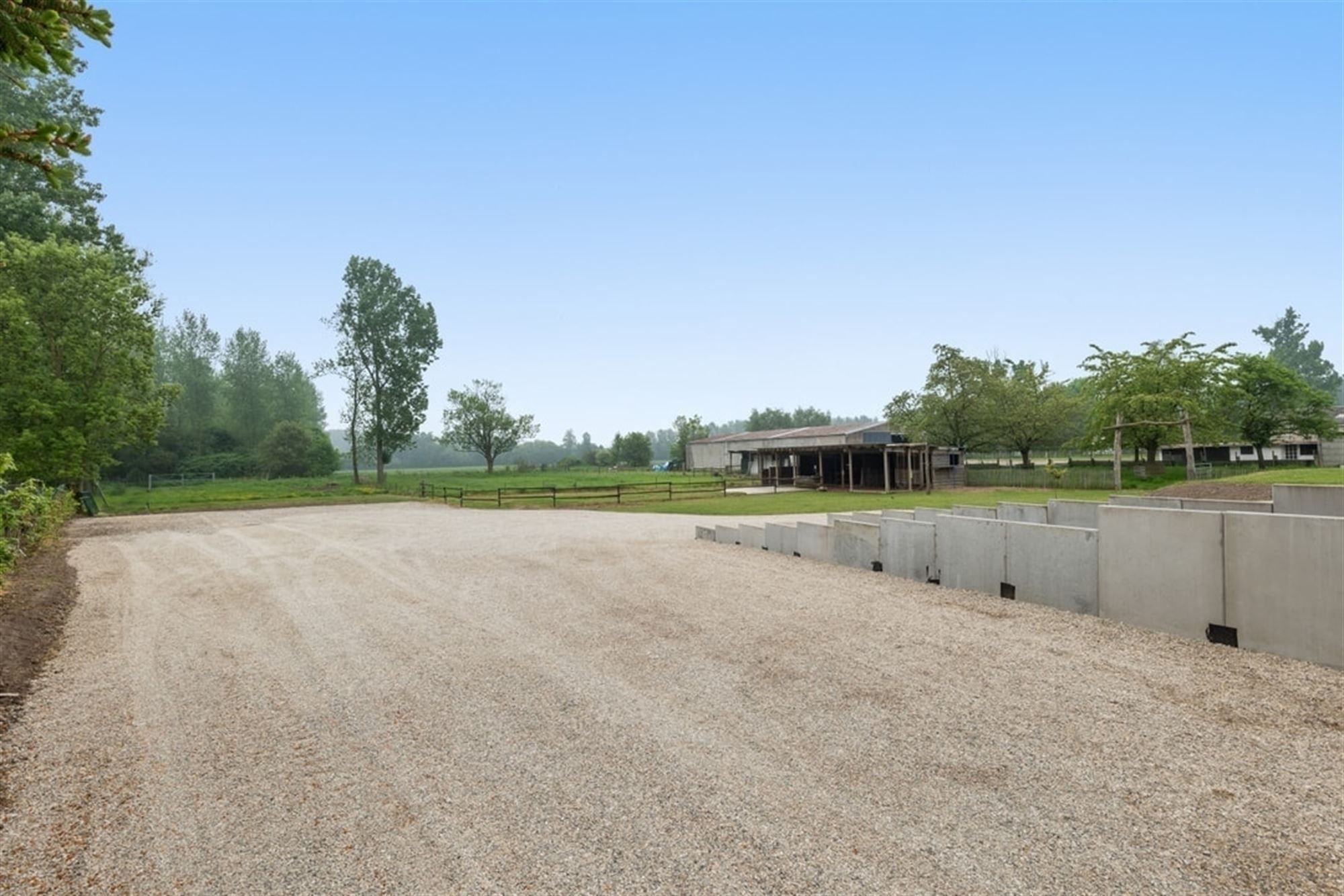 UNIEKE LANDELIJKE GEZINSWONING MET BIJBOUW VAN 320M² OP PRACHTIG PERCEEL  foto 44