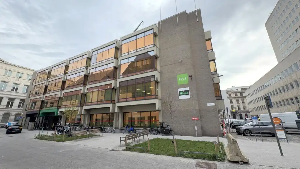 Instapklare kantoren te huur in centrum Antwerpen foto {{pictureIndex}}