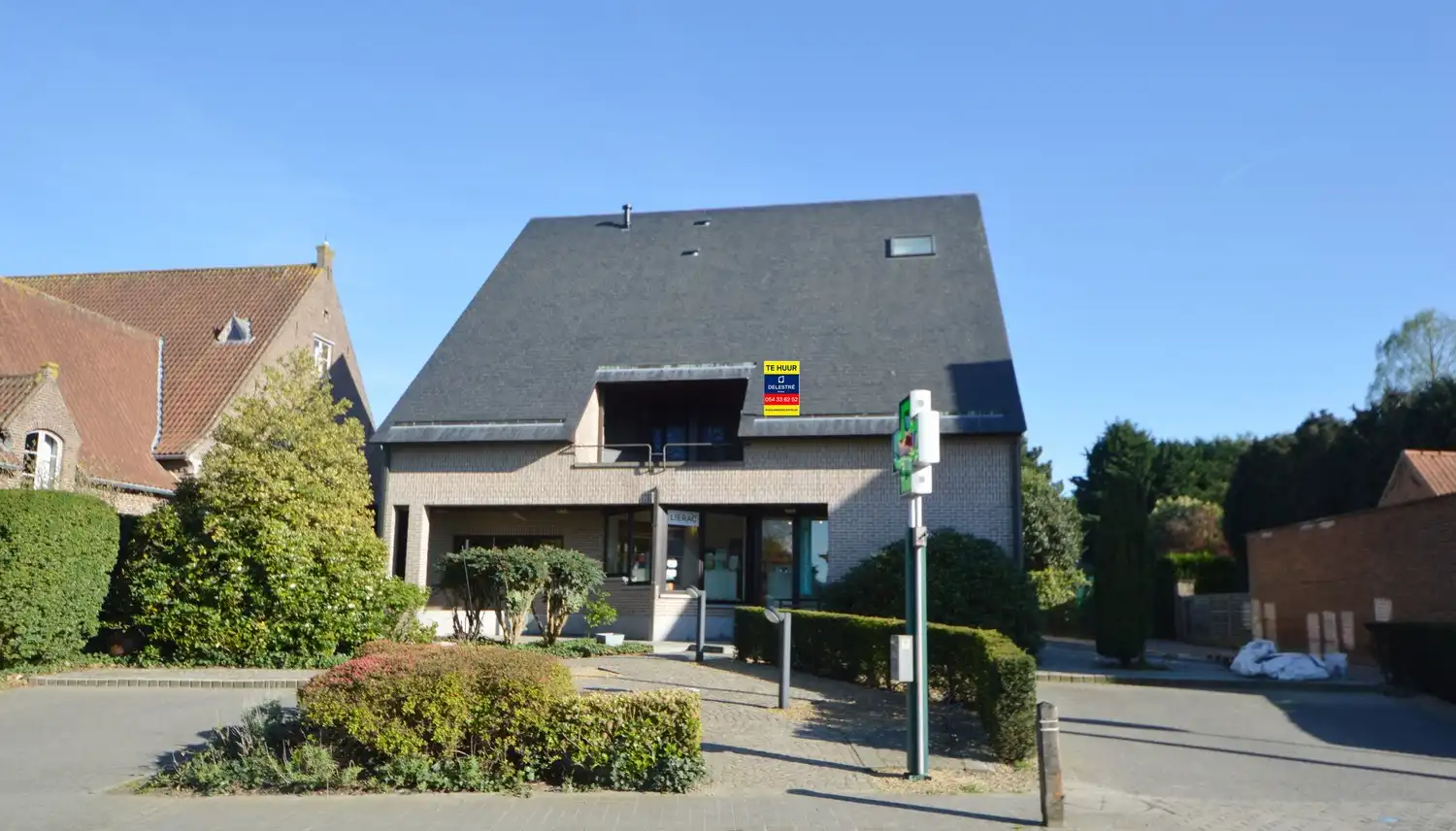 Ruim en lichtrijk gerenoveerd appartement (182 m²) INCLUSIEF GARAGE EN PARKING foto {{pictureIndex}}