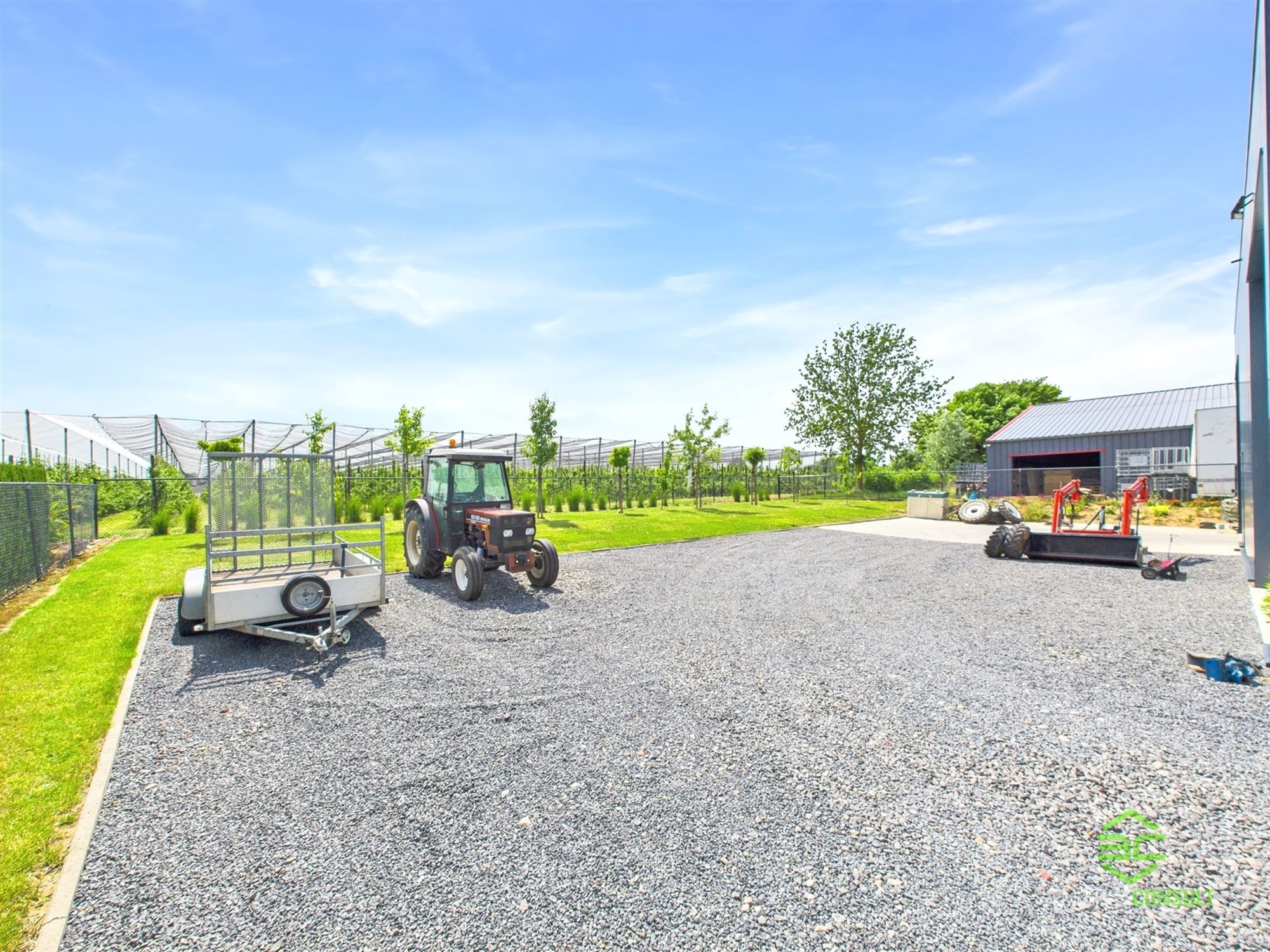 Instapklare werkplaats van 355m² met toonzaal en conciërgewoning! foto 3