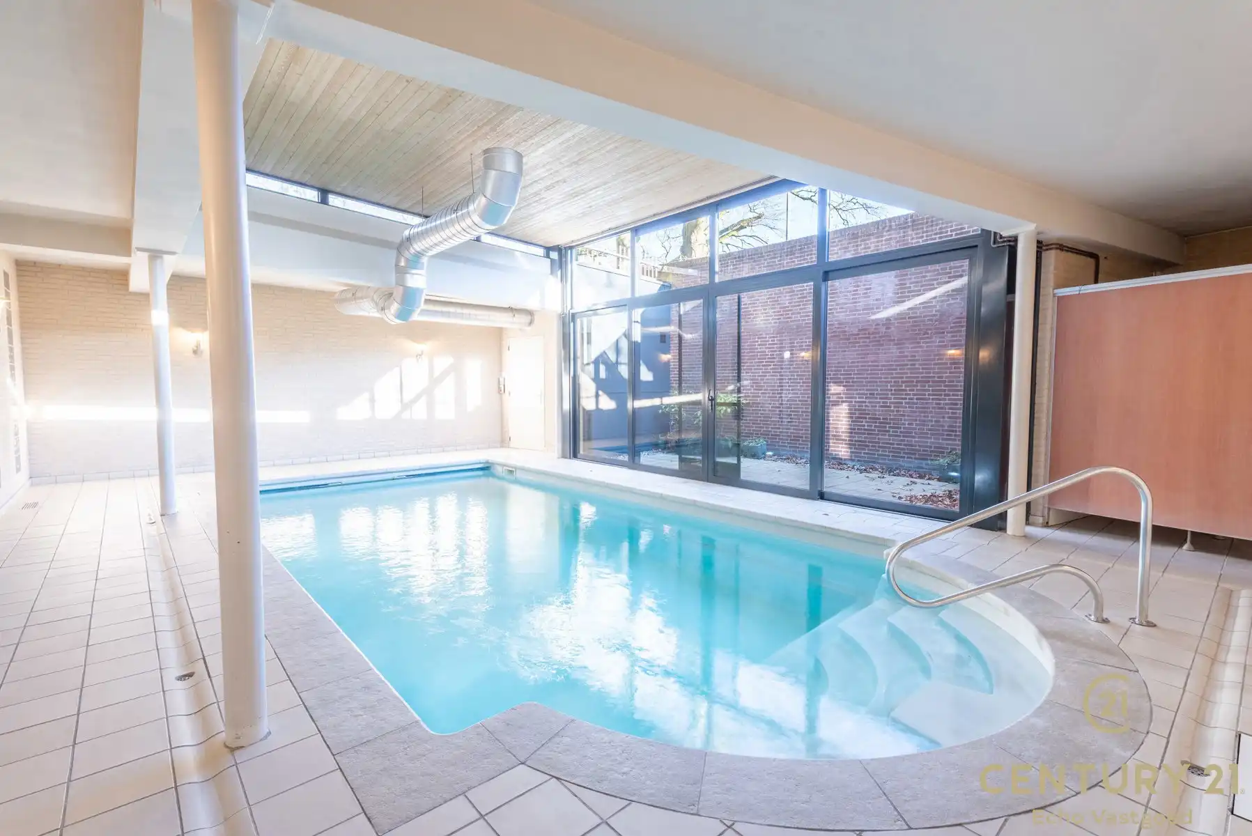 Ruim 2-slaap- 2badkamer appartement met terras en zwembad foto 20