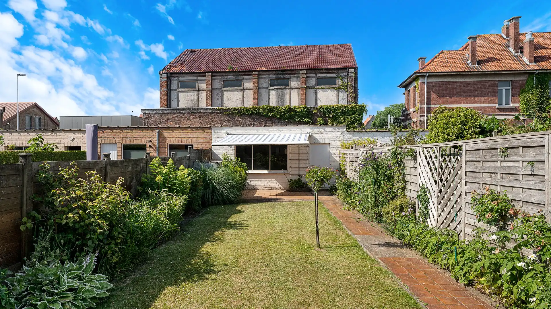 Huis met groot volume, leuke tuin en garage te Knokke foto 11