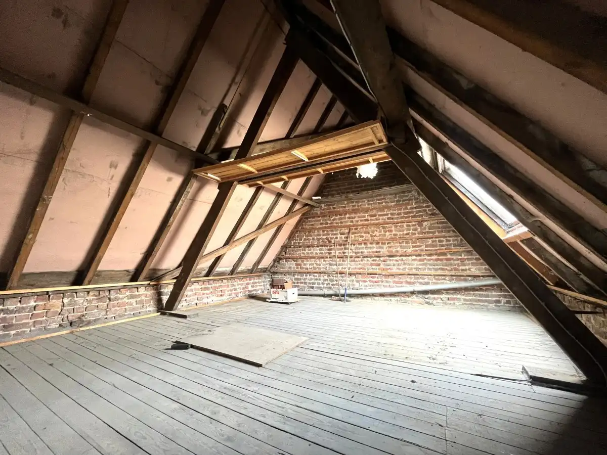 Roeselare - Te renoveren woning met 2 slaapkamers, terras en zolder in het centrum foto 7