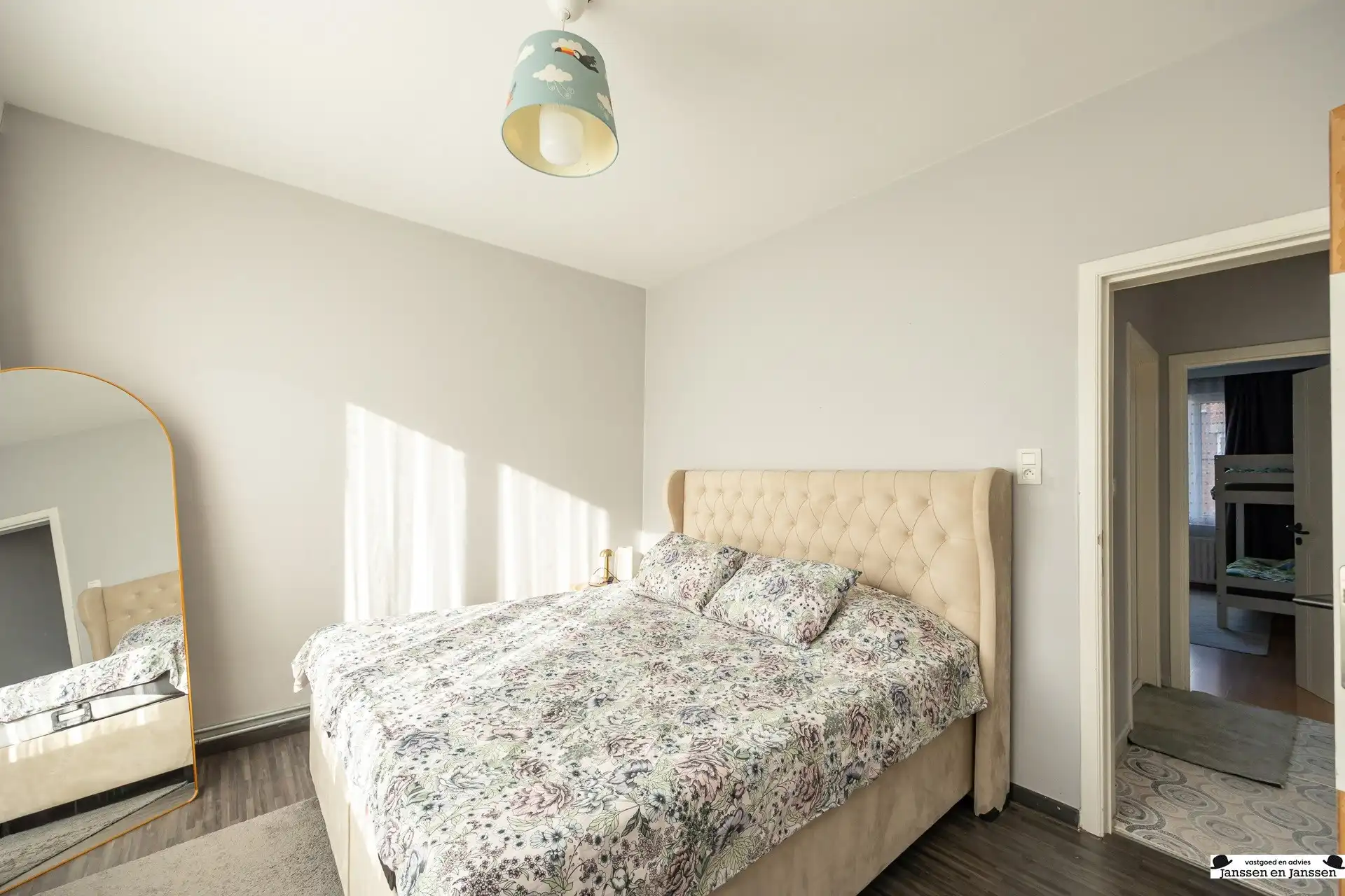 Gerenoveerd 2-slaapkamer appartement te Merksem foto 11