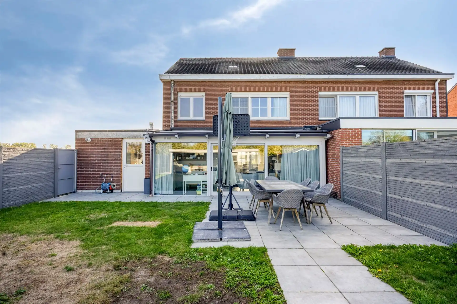 Instapklare woning met 2/3 slpk's in doodlopende straat! foto 25