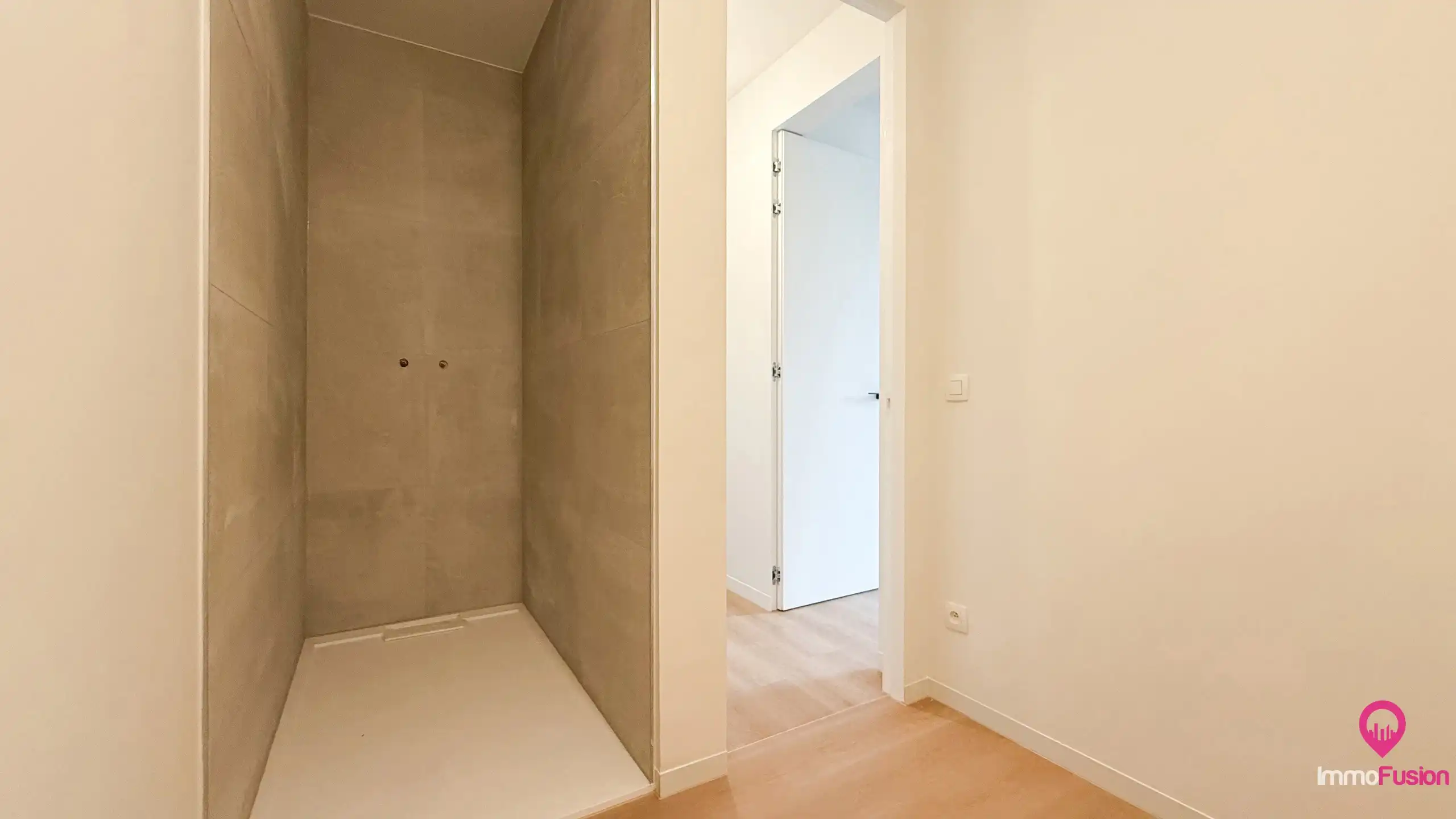 Stijlvolle nieuwbouwwoning met diepe tuin + vloerverwarming! foto 21