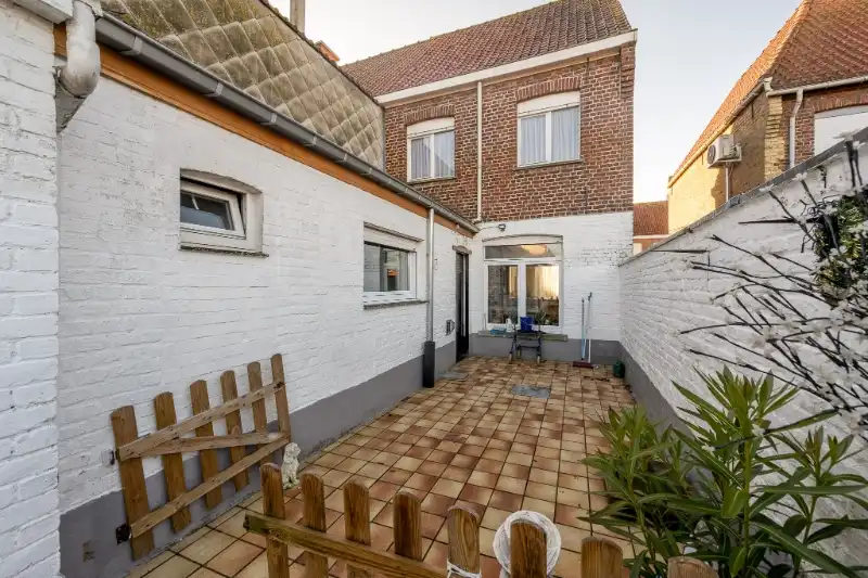 Halfopen woning met uitweg in centrum Ingelmunster. foto 14