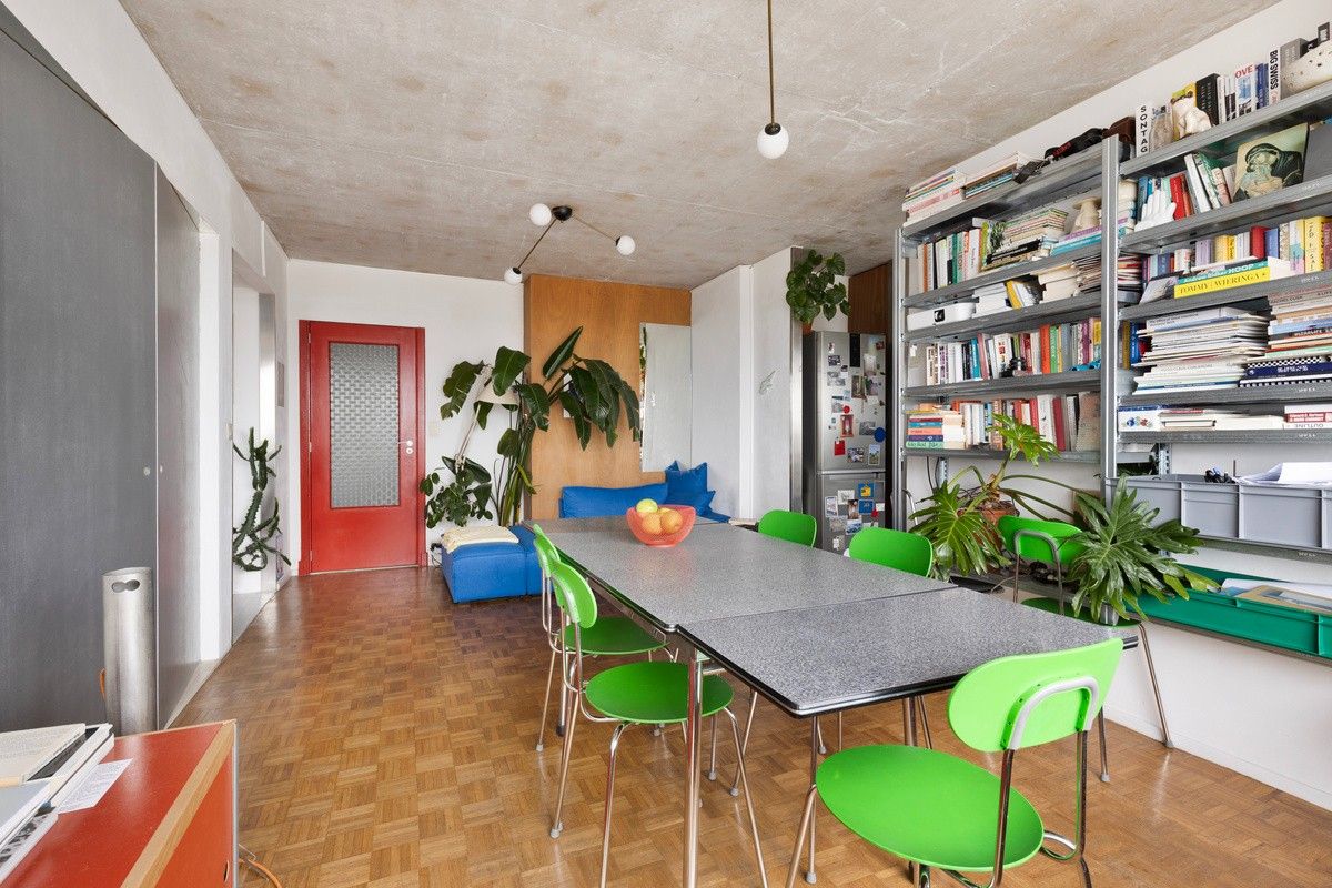 Verzorgd en instapklaar 1-slaapkamerappartement met rustgevend uitzicht op de Leiekaai foto 2