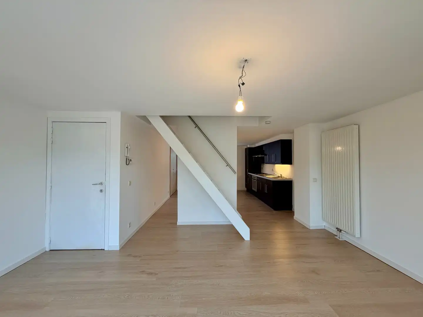 Instapklaar duplex-appartement met 2 slaapkamers & zonnig terras in Moorslede! foto 2