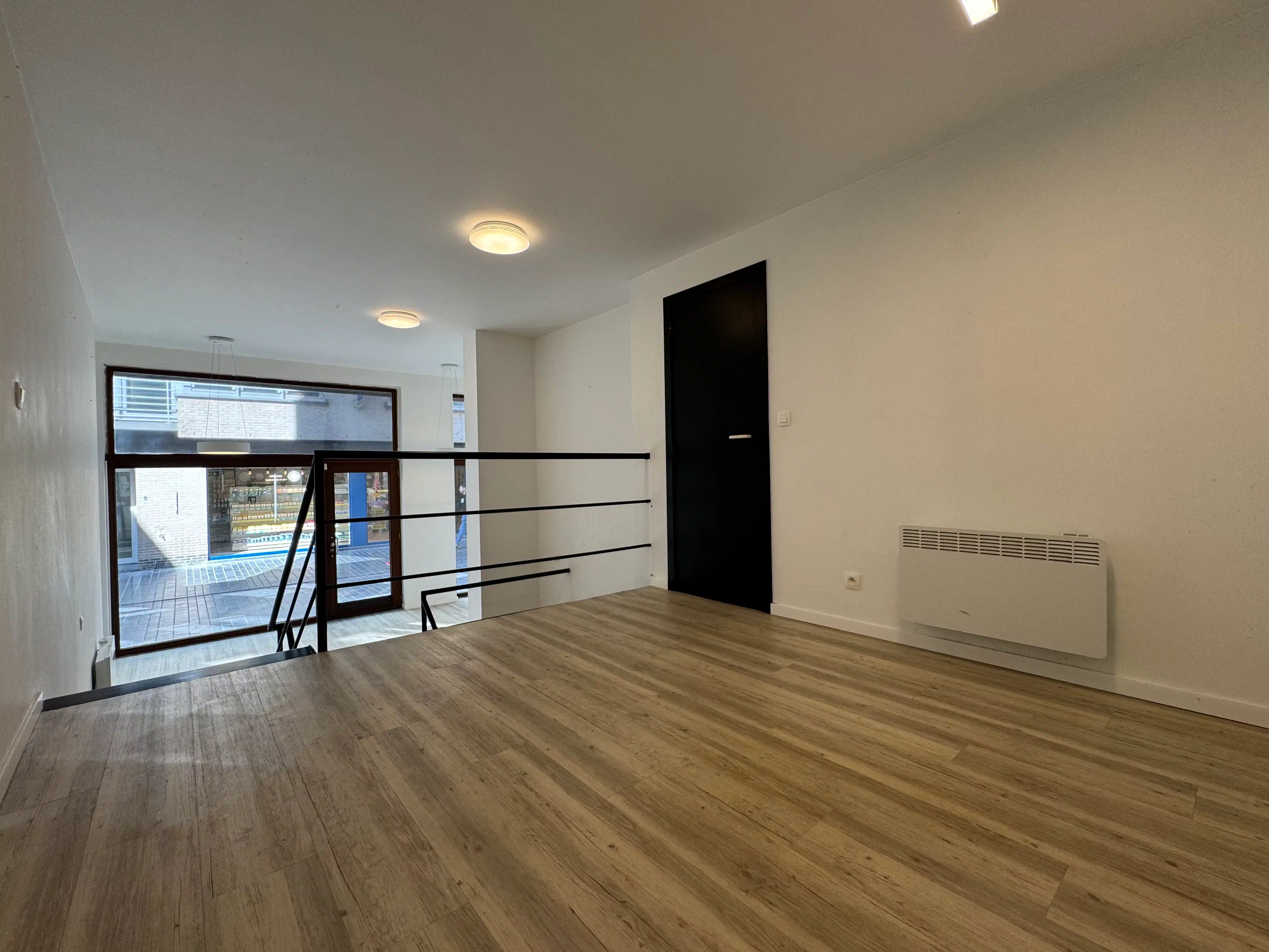 Handelsgelijkvloers 56m² foto 8