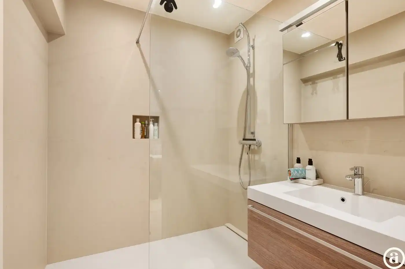 Instapklaar 3-slaapkamerappartement in het centrum van Knokke. foto 17