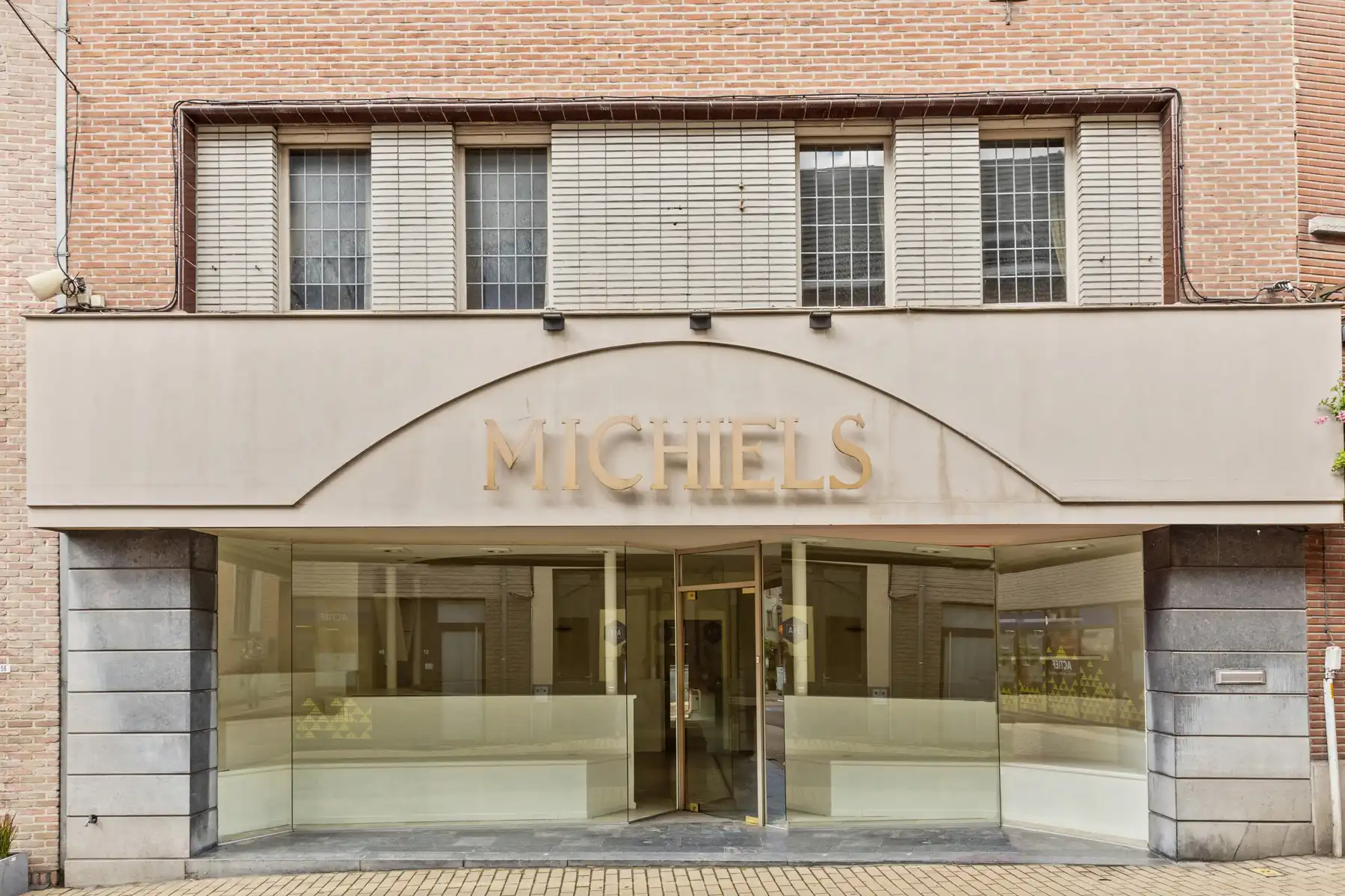 Hoofdfoto van de publicatie: Wonen en werken in DE winkelstraat van Wetteren!