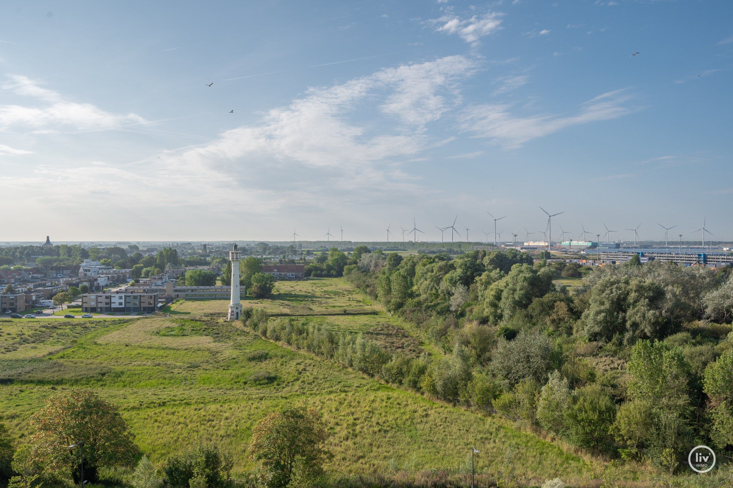 Ruim appartement ( 7 m gevelbreedte ) met frontaal zeezicht voorraan en prachtig open zicht achteraan gelegen op de Zeedijk te Heist.  foto 17