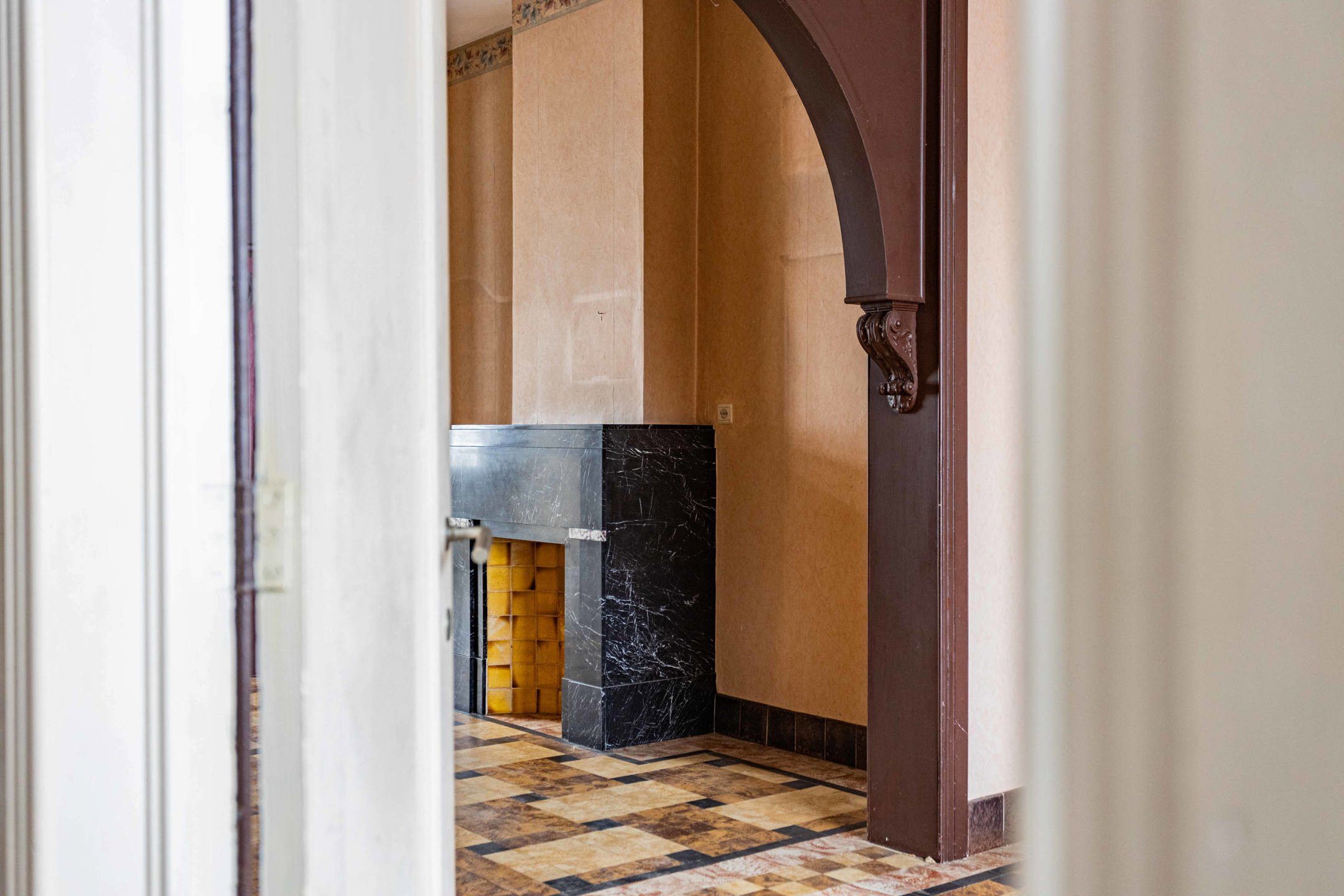 Charmante, te moderniseren stadswoning met tuintje. foto 4