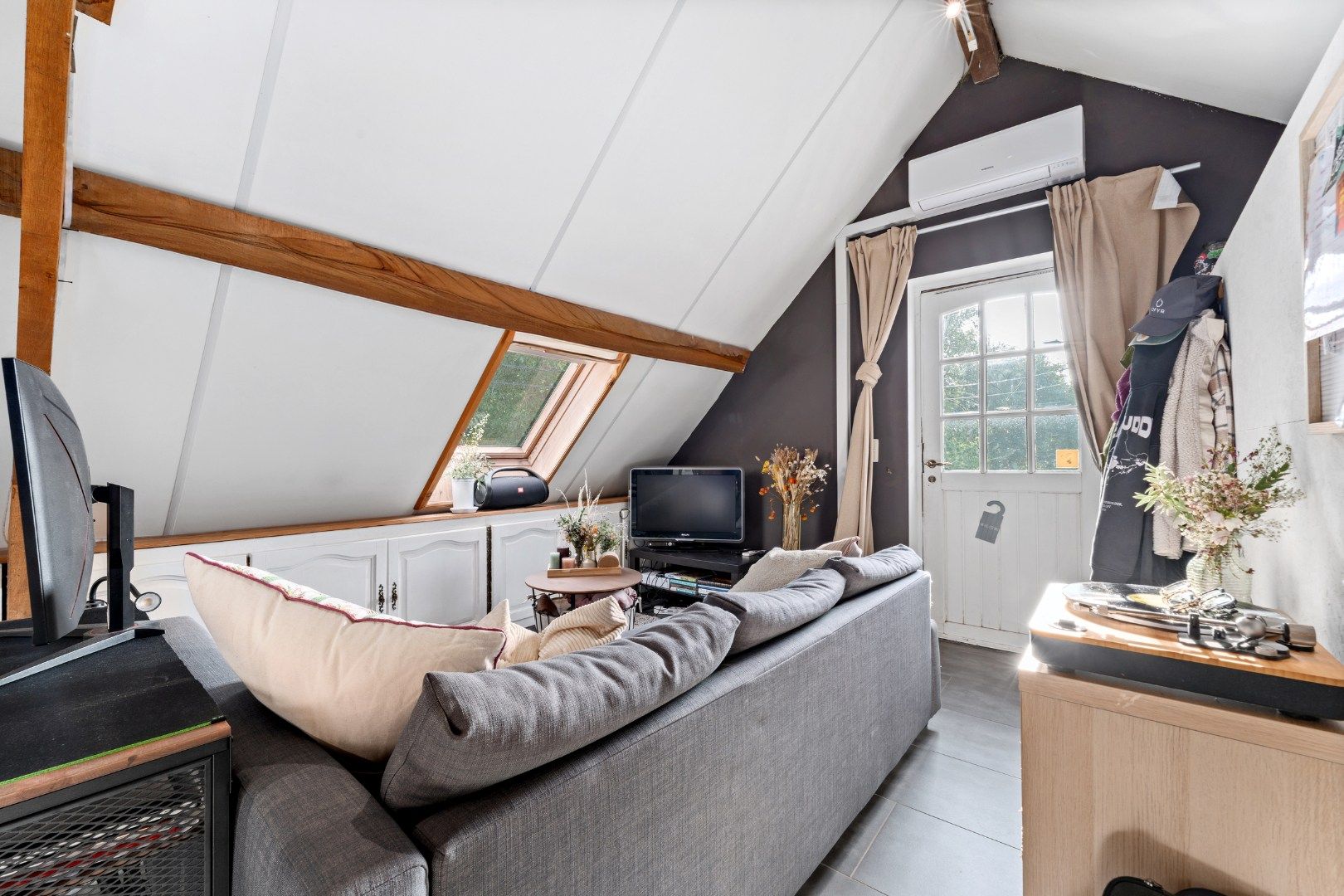 Karaktervolle woning aan het kanaal in Bornem foto 24