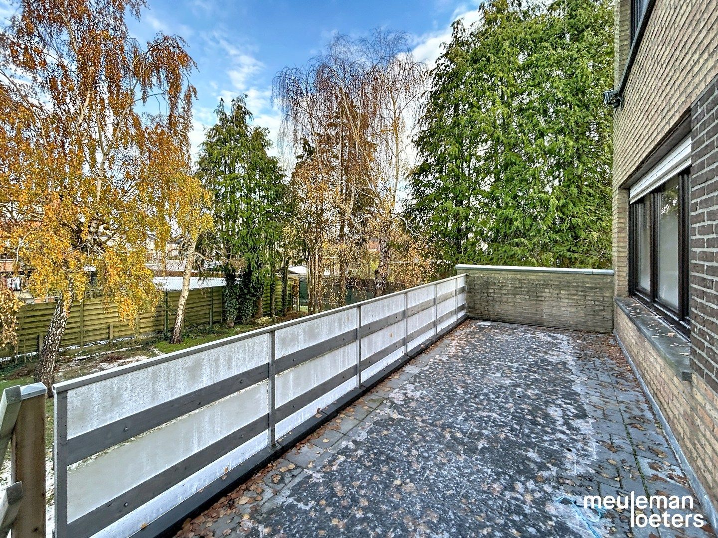 Halfopen gezinswoning met garage en tuin foto 2