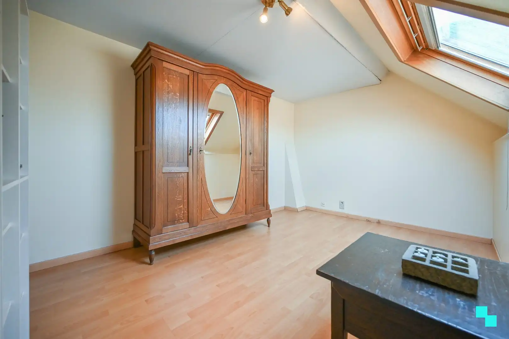 Zeer ruime woning met naastliggend interessant perceel te Izegem foto 27