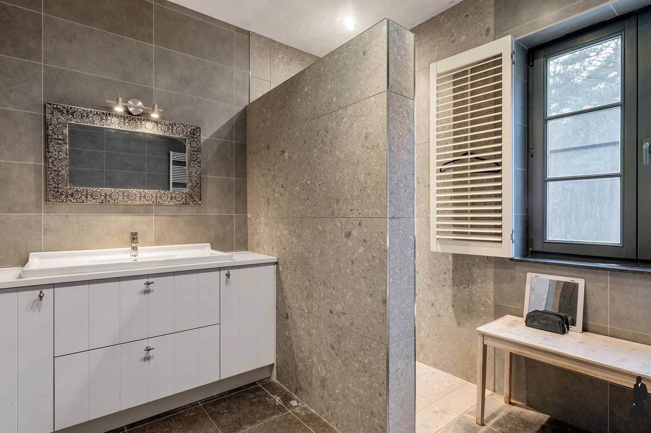 Grenzende aan bosgebied, sfeervolle villa op ca. 2.325m² foto 18