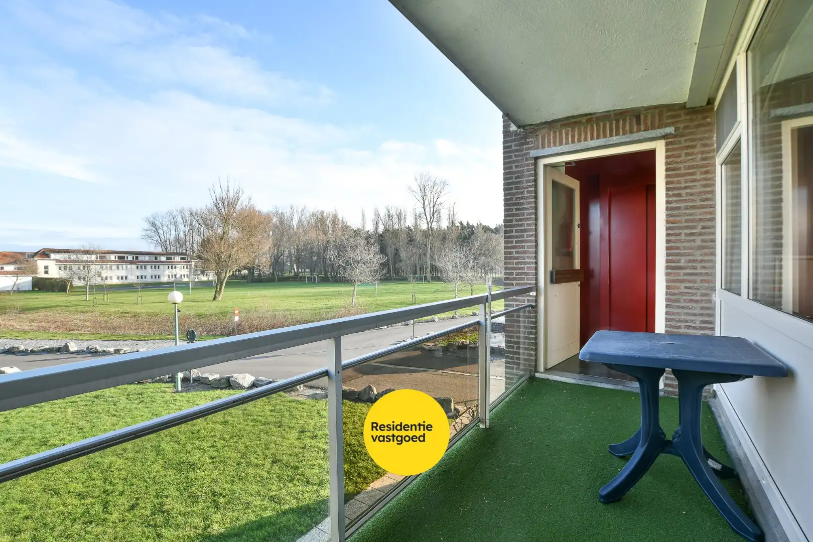 Eénslaapkamerappartement met terras, vlakbij strand en zee!  foto 14