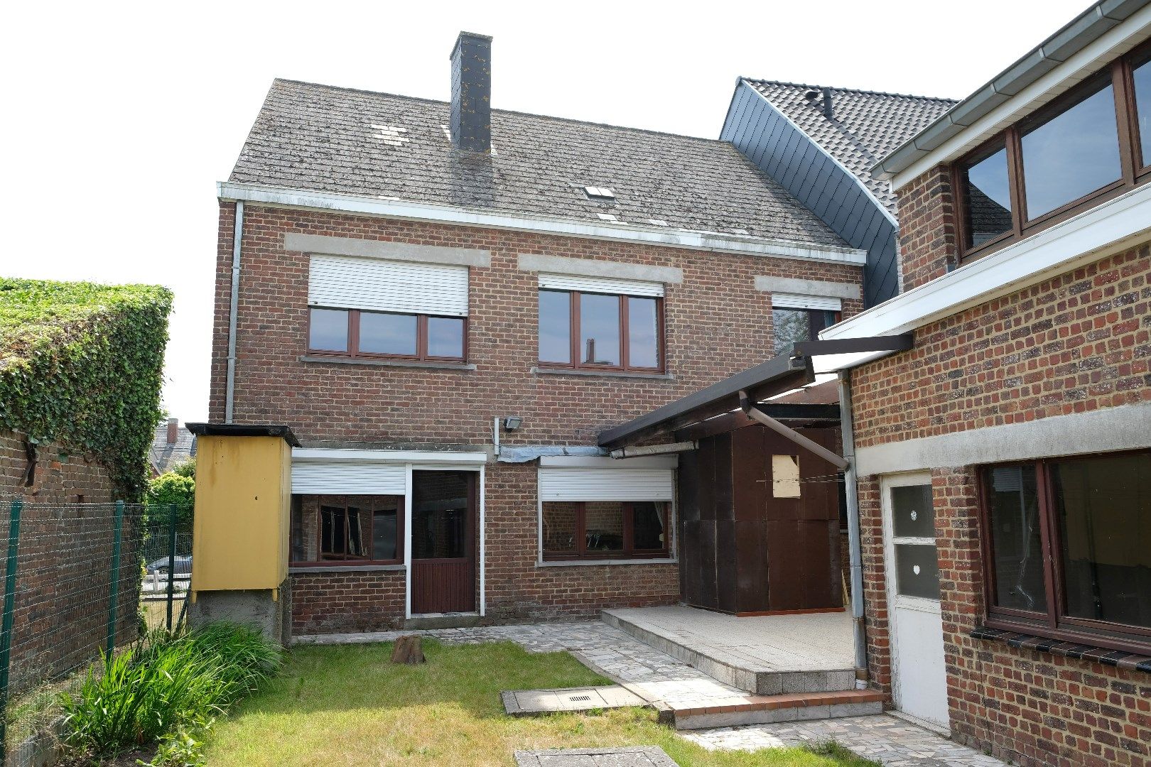 Ruime woning met garage, bijgebouwen en tuin en veel potentieel voor extra slaapkamers foto 24