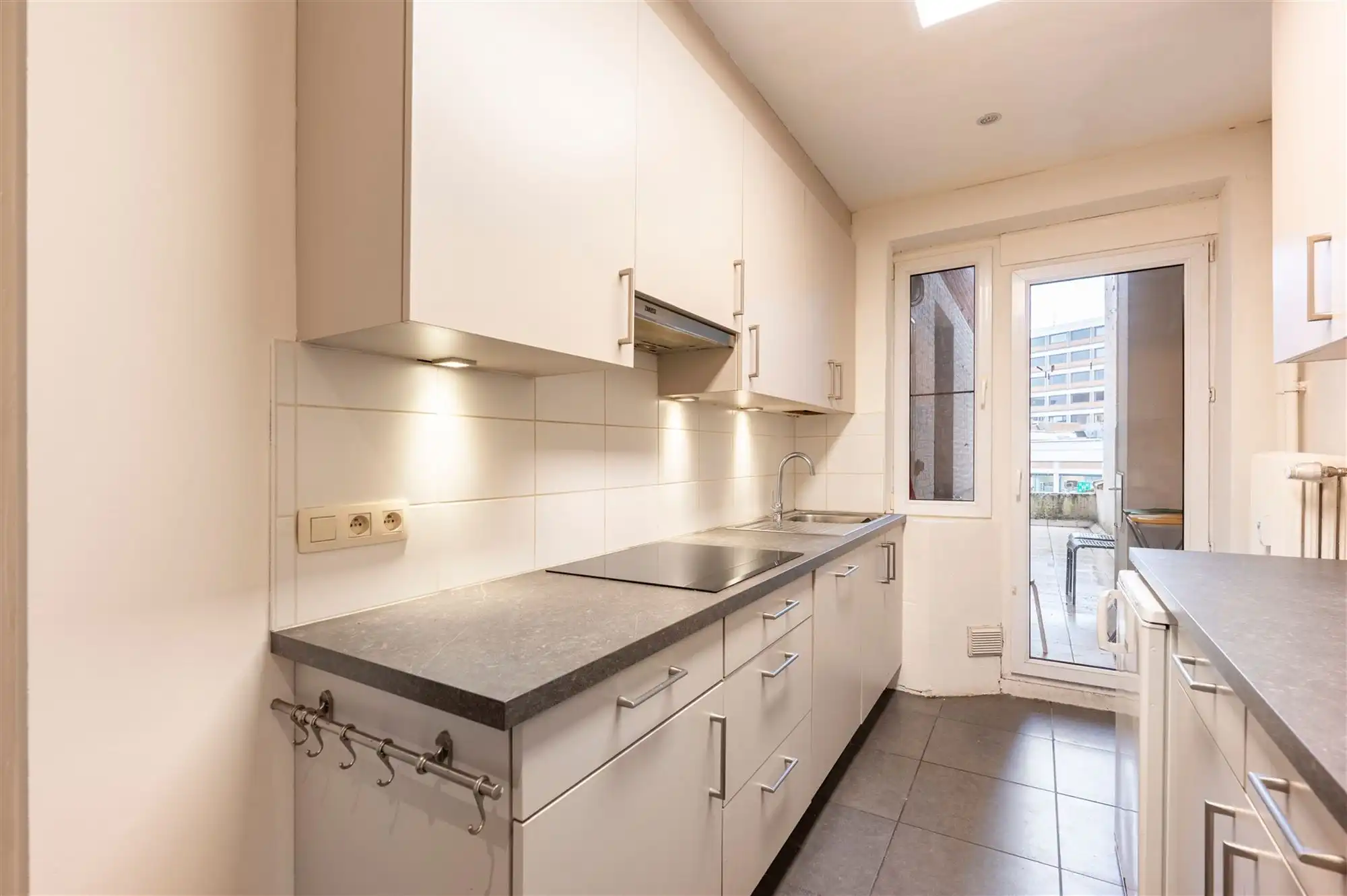 Gemeubeld appartement met 2 slk + terras foto 7