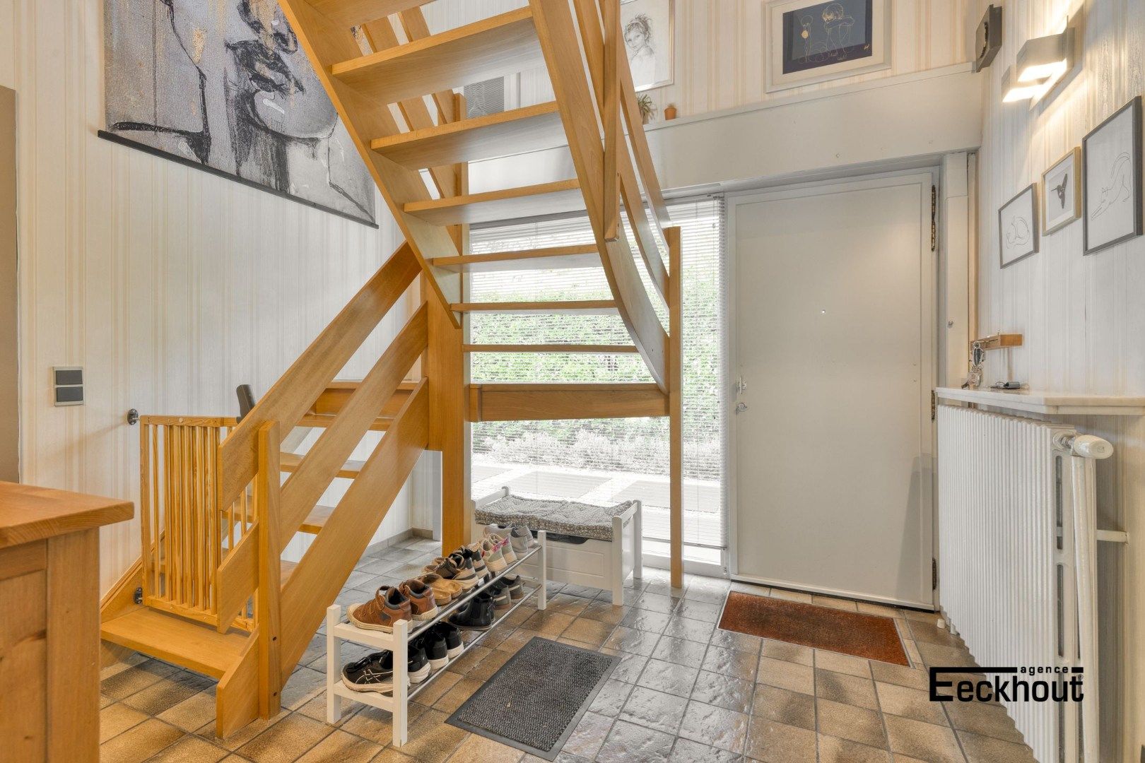 Alleenstaande woning met tuin en garage in rustige straat! foto 2