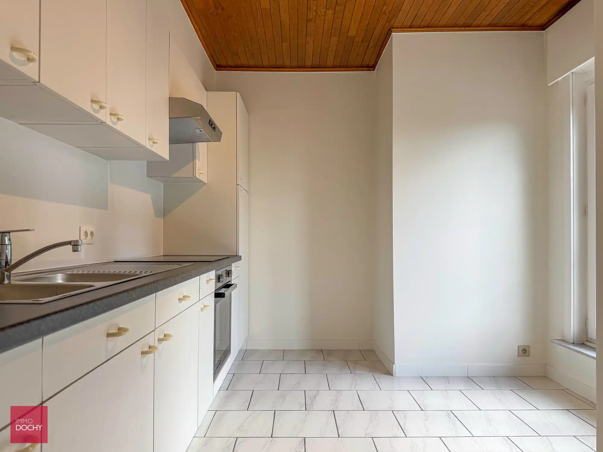 Volledig gerenoveerd duplex - appartement met garage | Deerlijkseweg foto 5