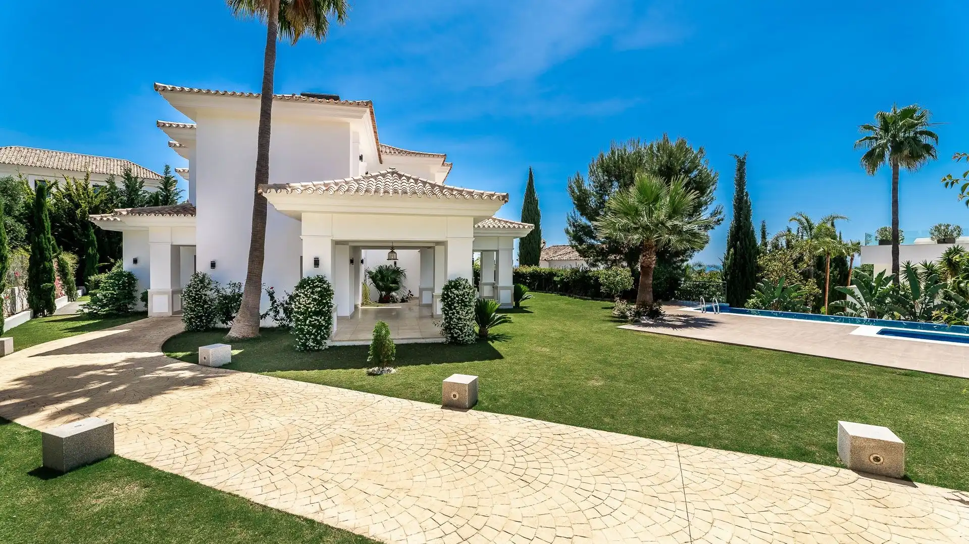 Recent gebouwde villa op toplocatie in Sierra Blanca foto 17