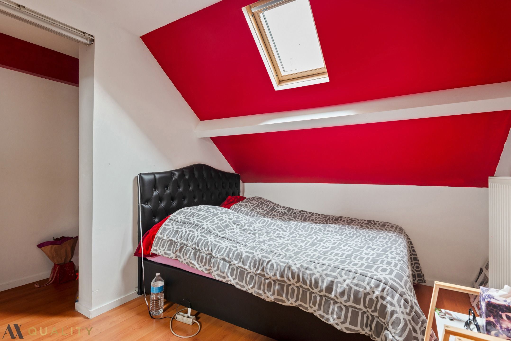 Rijwoning met 5 slpk. en koer gelegen pal in het centrum van Lebbeke. foto 16