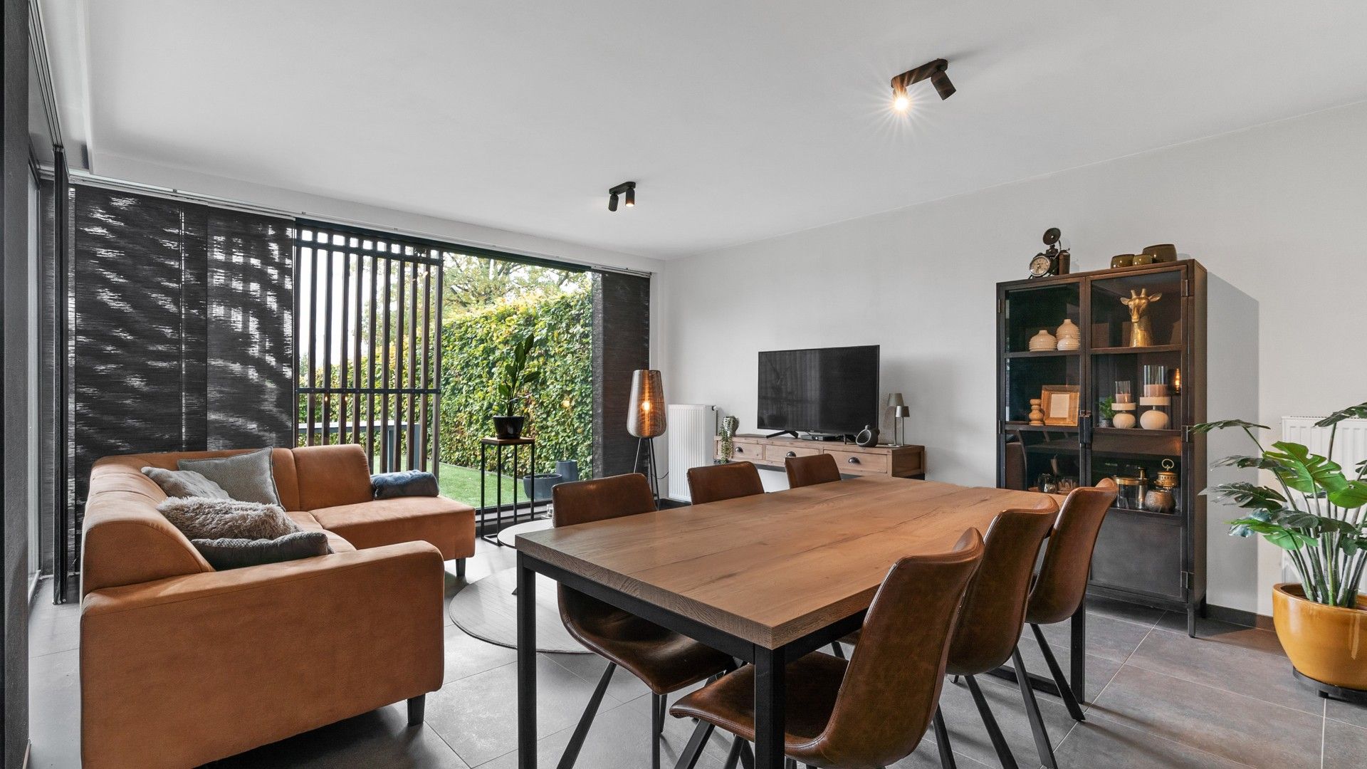 Gelijkvloers appartement met 2 slaapkamers, terras en tuin. Inclusief parking en kelderberging. foto 8