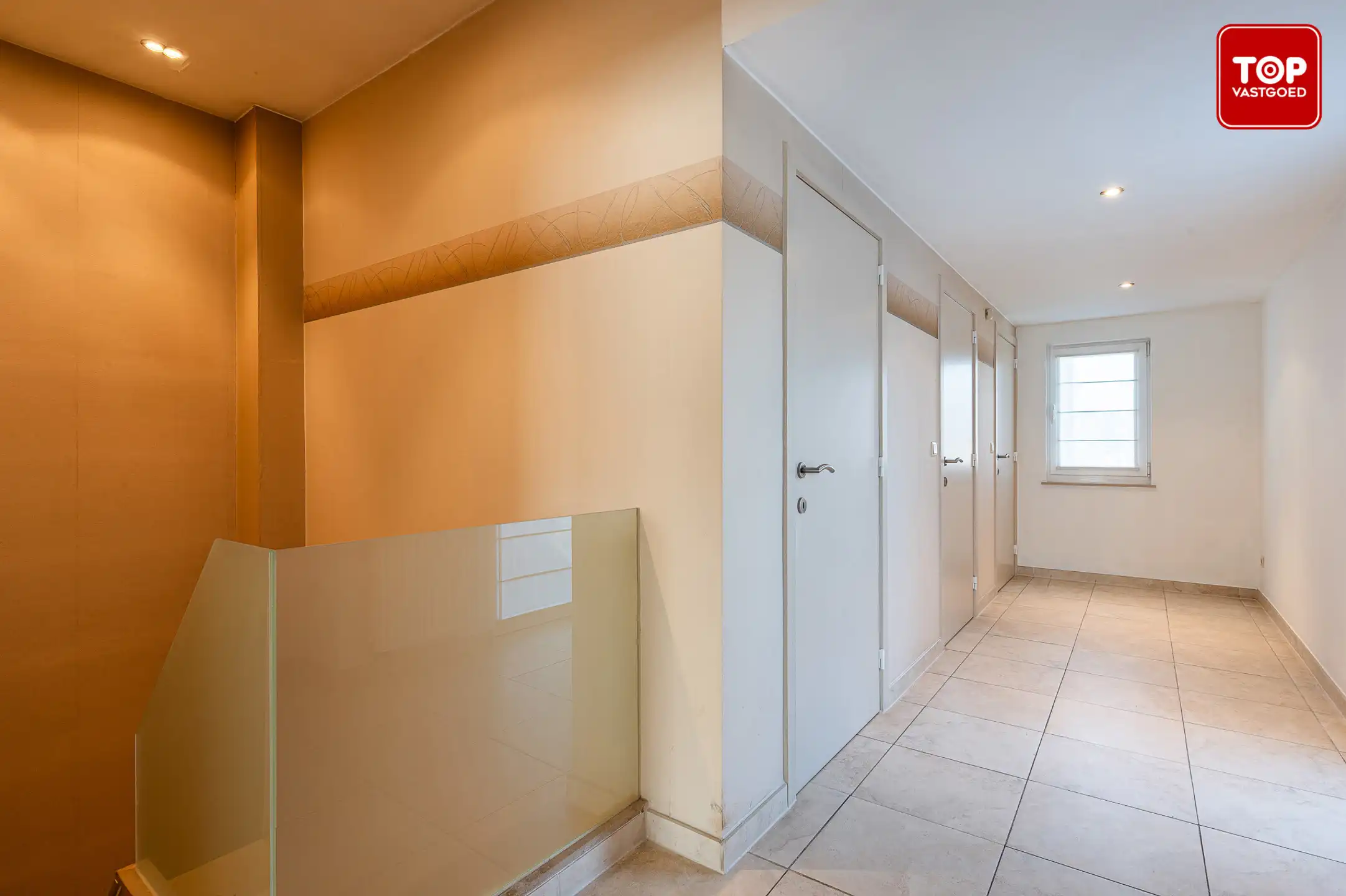 Zeer groot duplex appartement met garage. foto 2