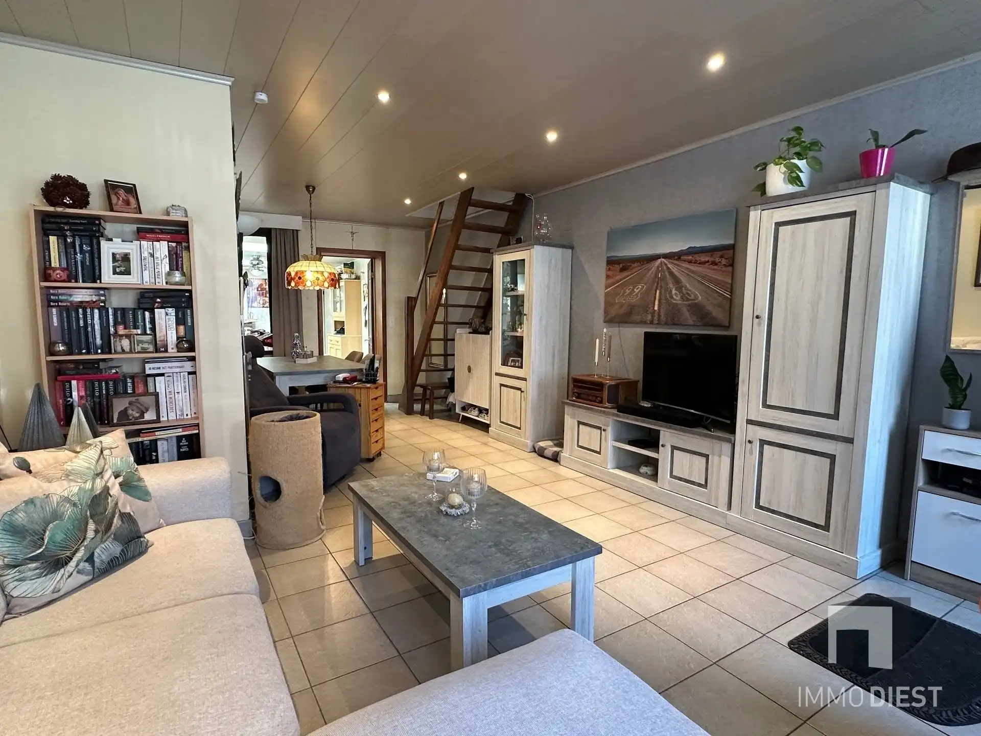 Energiezuinige woning met 3 slaapkamers, extra ingerichte leefruimte, zonnige stadstuin en garage in het centrum van Diest. foto 5