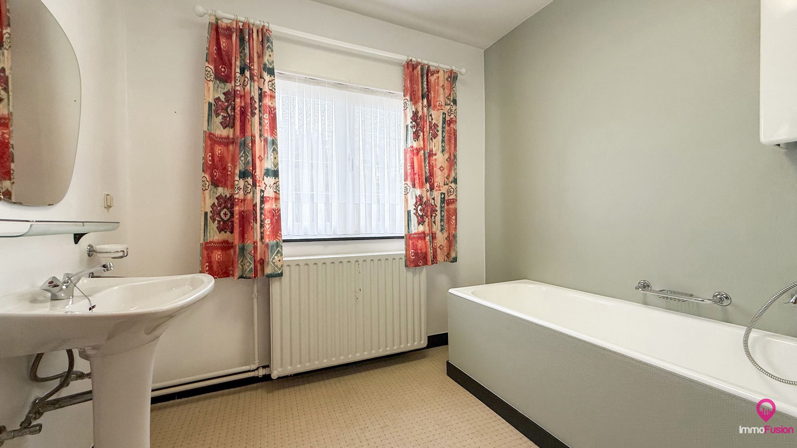 Ruime woning met 3 slaapkamers en zeer breed perceel! foto 28