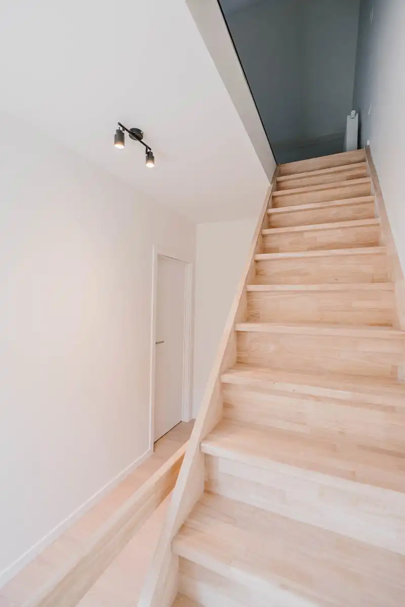 Recent gerenoveerde woning met grote loods foto 20