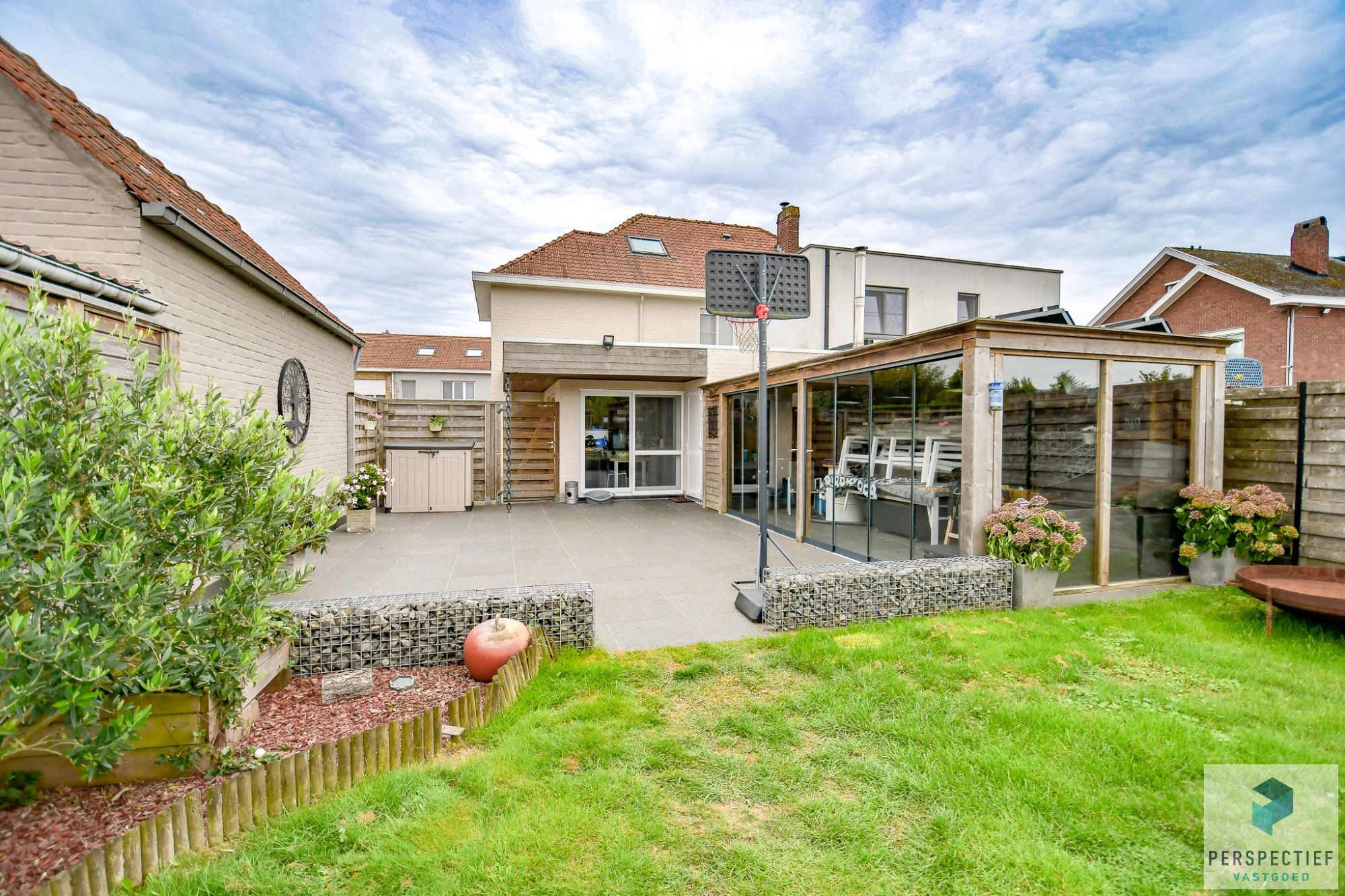 BEZOEKMOMENT WOENSDAG 26/11 VAN 16U30 TOT 18U | UITSTEKEND GELEGEN WONING met GROTE TUIN foto 3