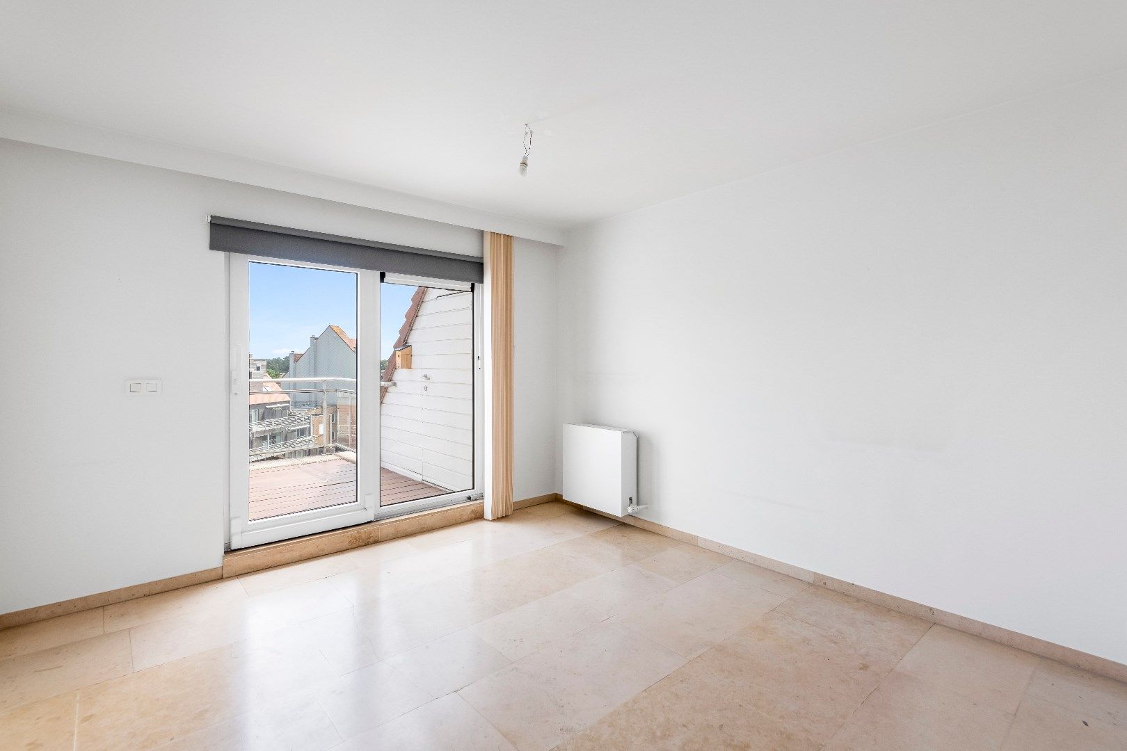 Duplex dakappartement met drie slaapkamers en zonnige terrassen gelegen vlakbij in de Dumortierlaan. foto 10