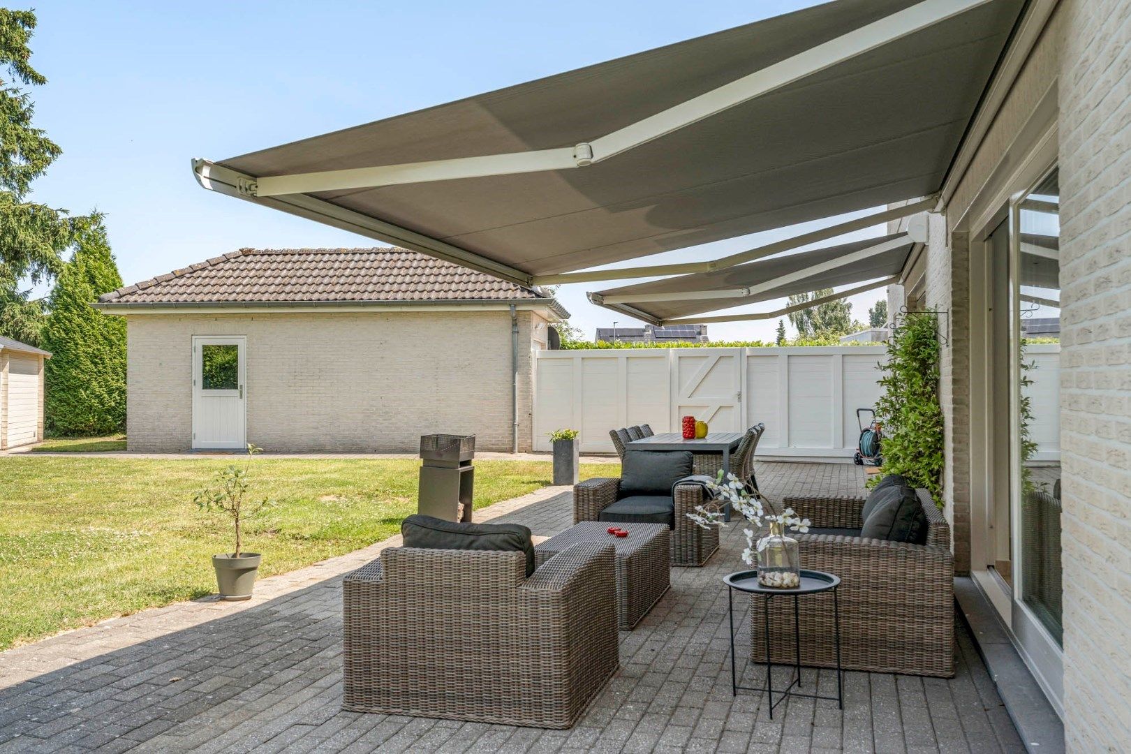 Ruime elegante villa met vrijstaande garage en tuin op 18a 99ca te Lanaken-Smeermaas foto 23