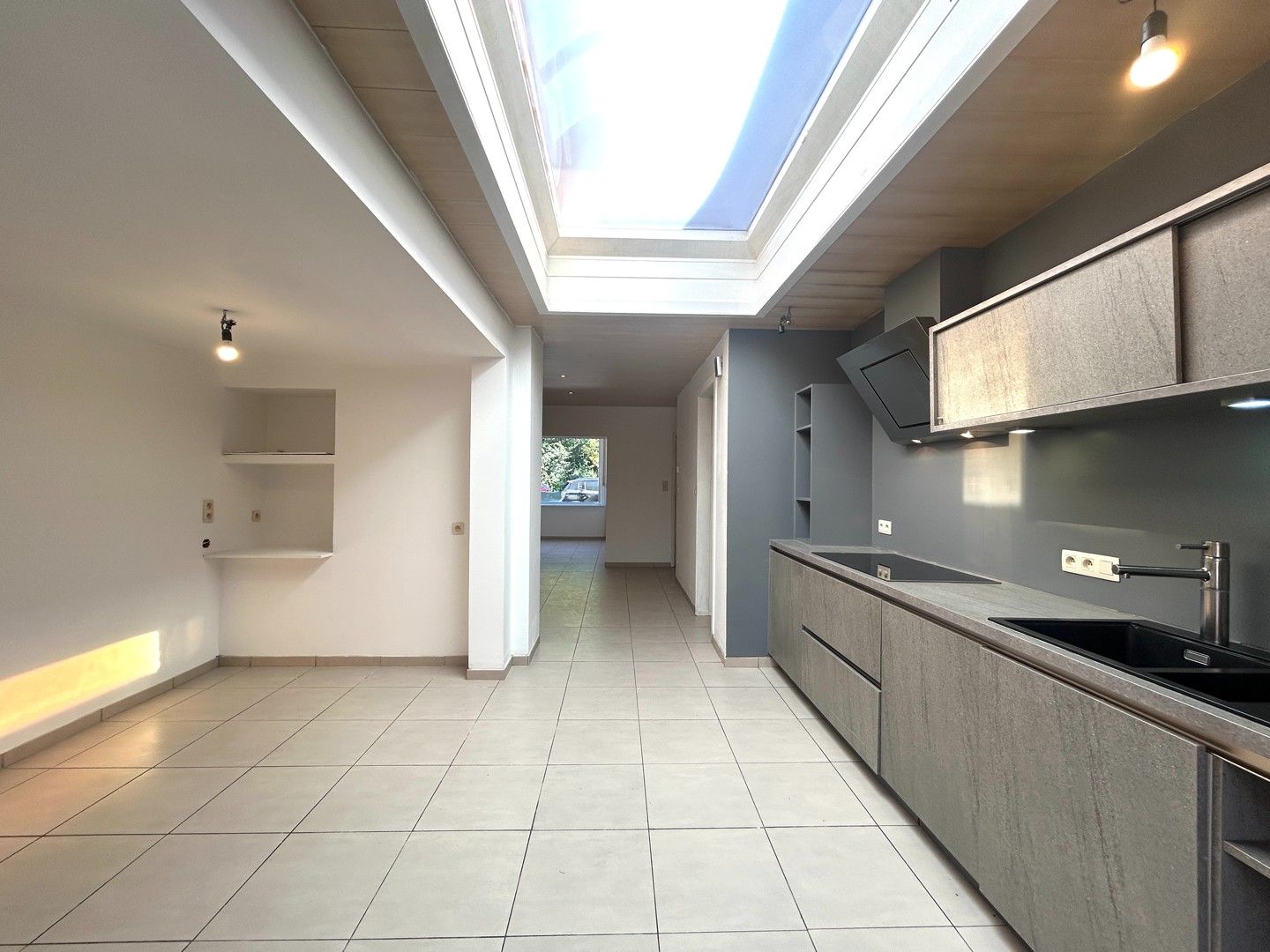 Gezellige woning nabij het stadscentrum van Roeselare! foto {{pictureIndex}}