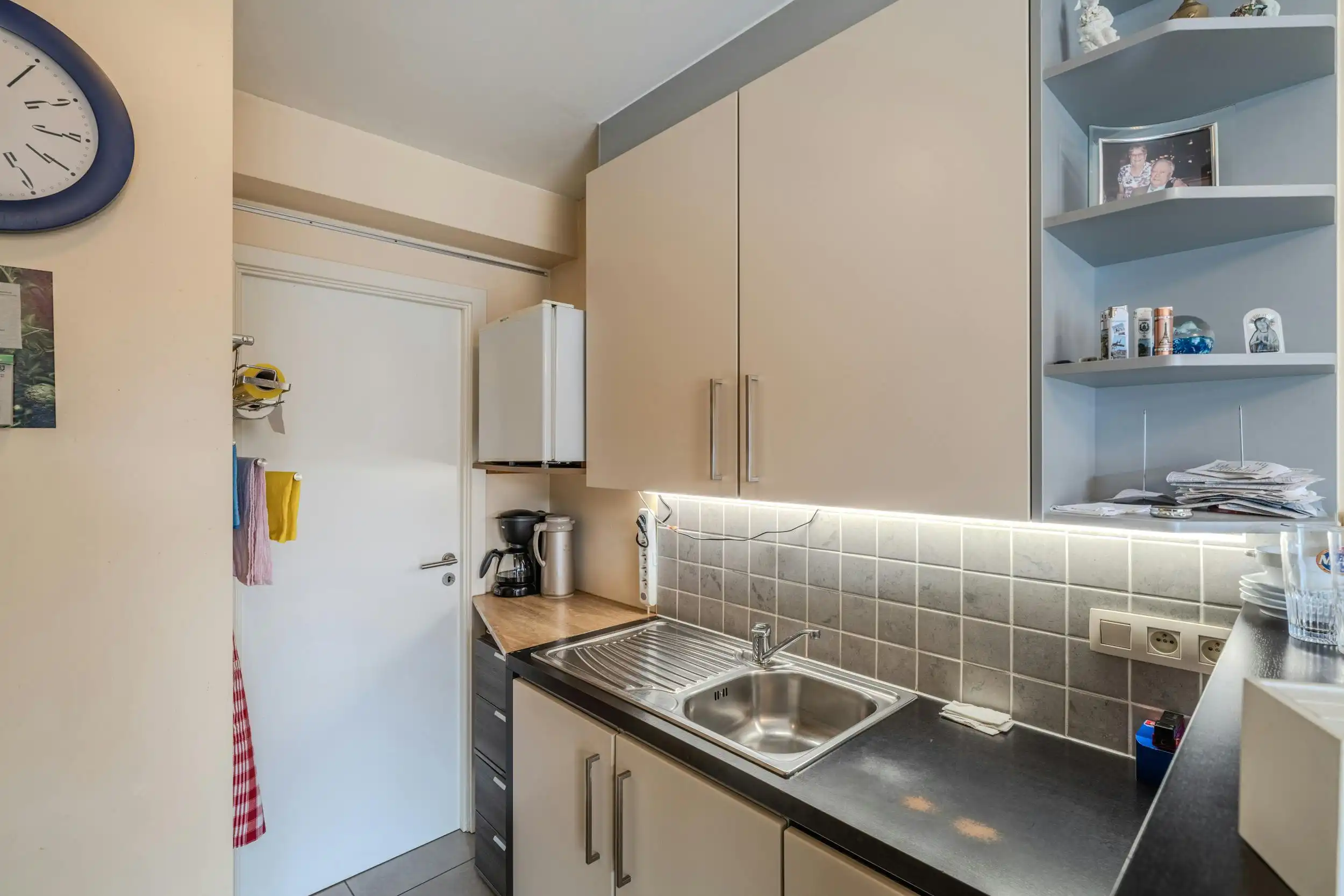 Instapklaar 2-slaapkamerappartement in recente residentie foto 5