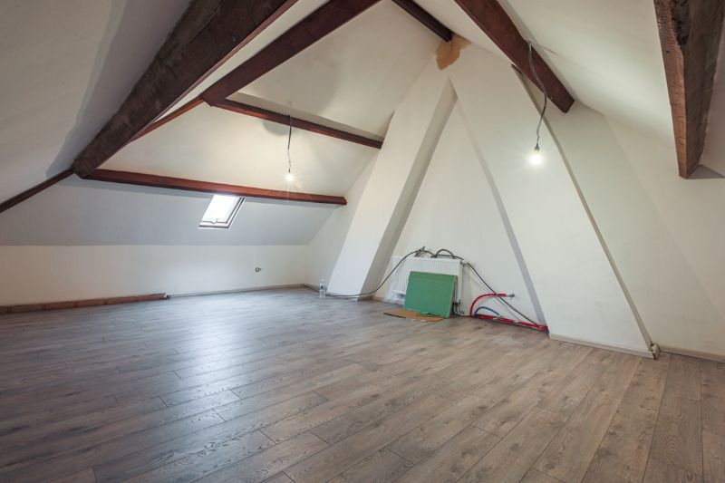 Halfopen woning met 4 slaapkamers en tuin (energielabel D), zij-uitweg voor fietsen... foto 14