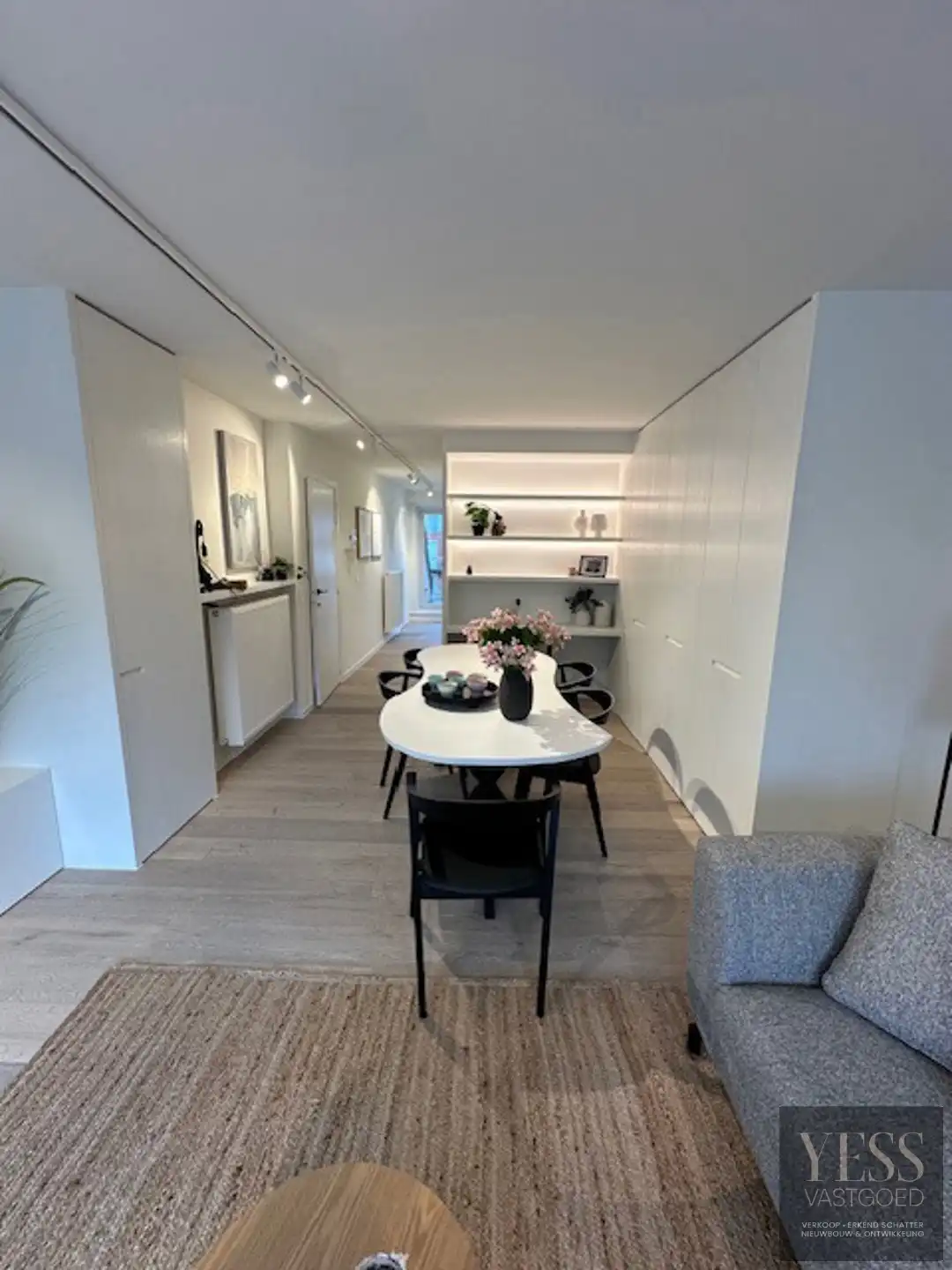 Stijlvol gerenoveerd appartement op een zucht van de zee! foto 6