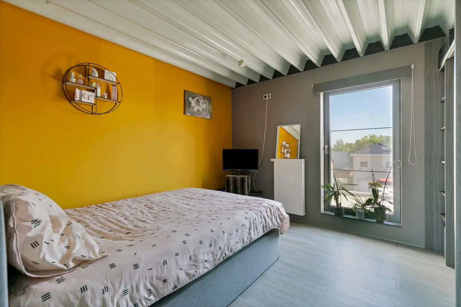 Handelsruimte met luxe duplex-appartement en verhuurde loodsen op het industrieterrein in Lanaken foto 40