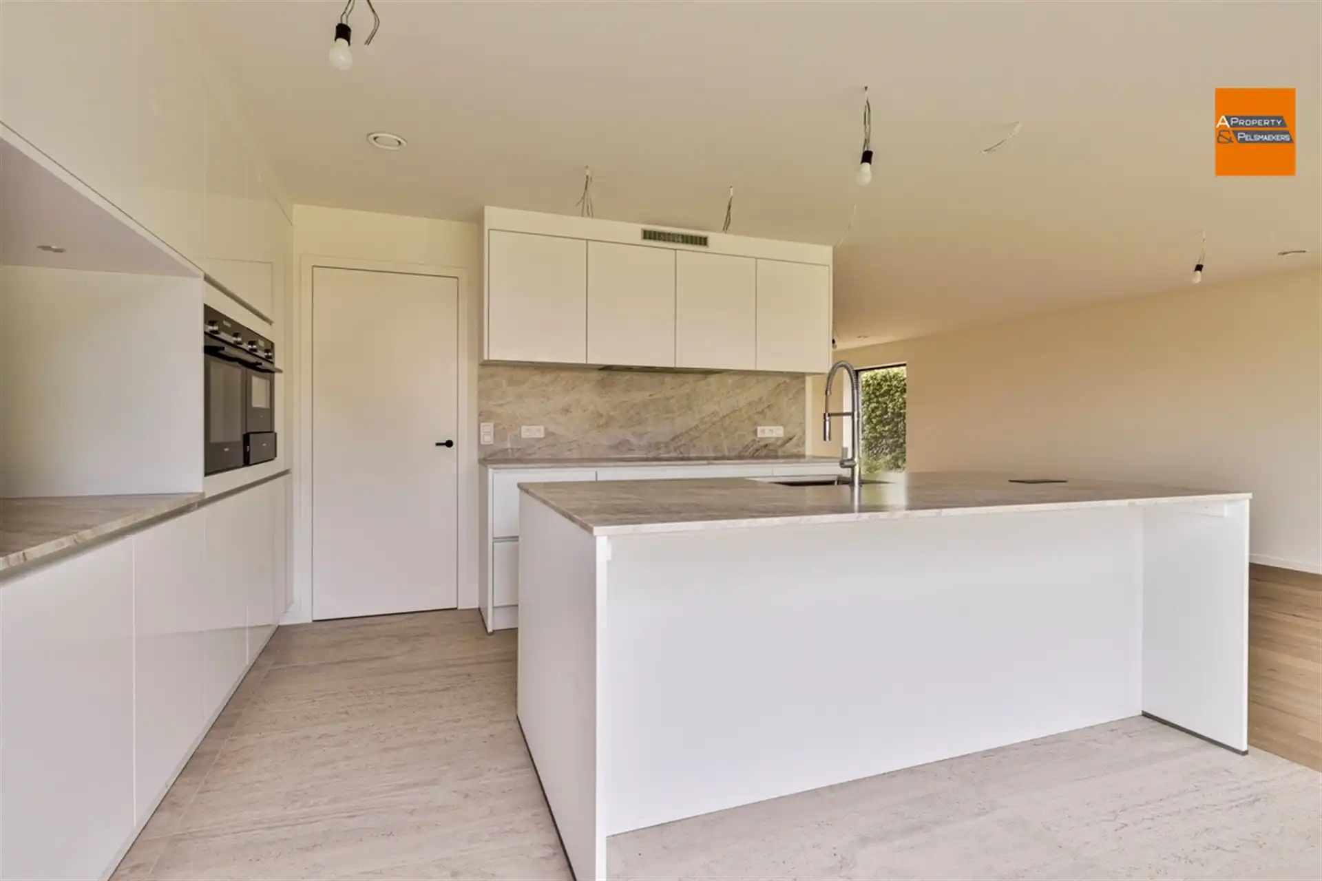 Ruime nieuwbouw villa met 4 slaapkamers foto 13